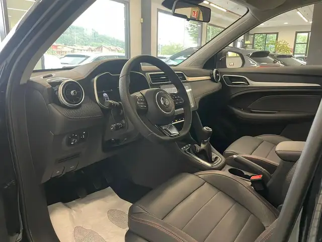 MG ZS view 12