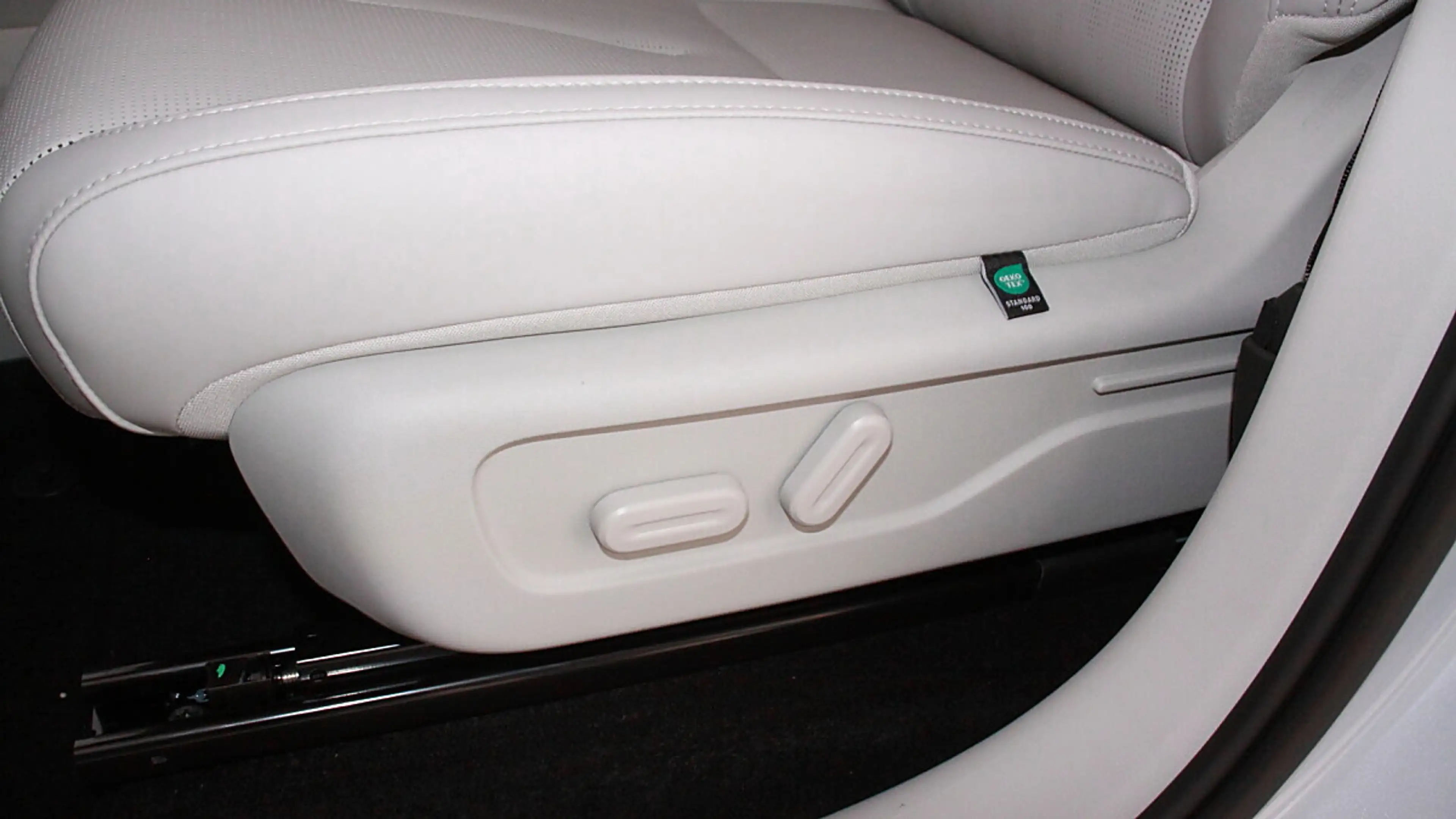 Leapmotor B10 Design ProMax 67.1 kWh G.Silv./Light — photo 9