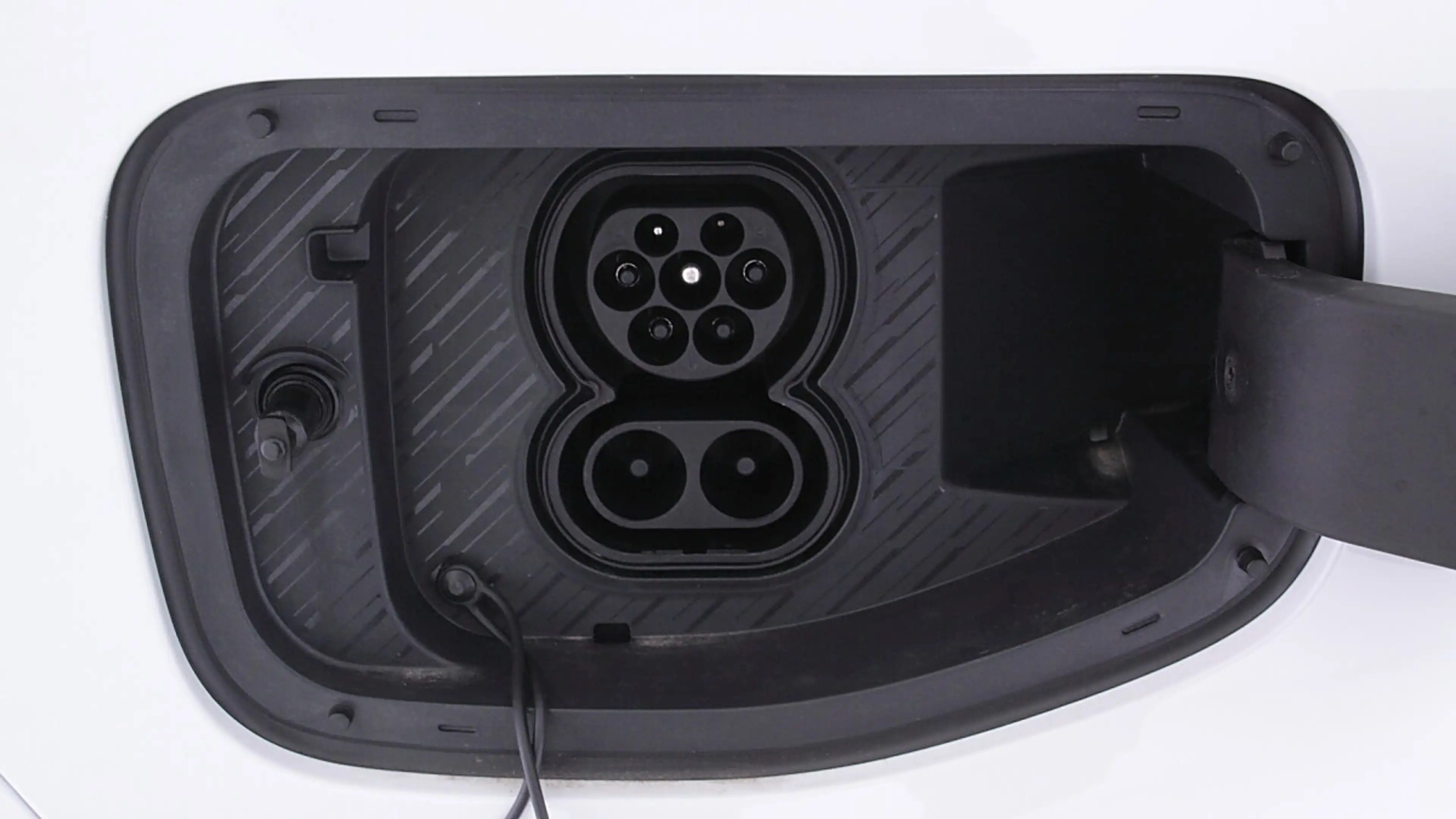 Leapmotor B10 Design ProMax 67.1 kWh G.Silv./Light — photo 5