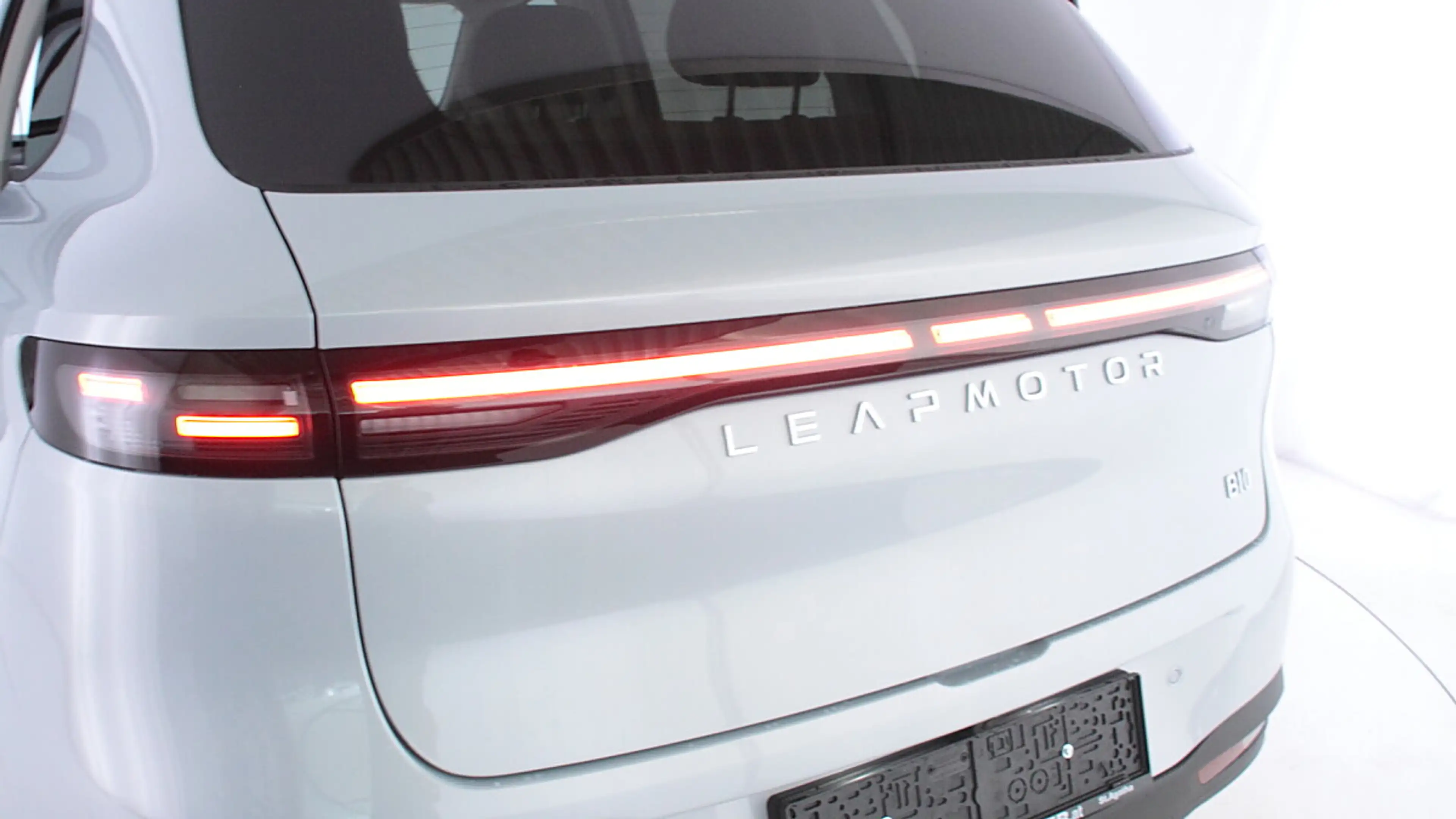 Leapmotor B10 Design ProMax 67.1 kWh G.Silv./Light — photo 4