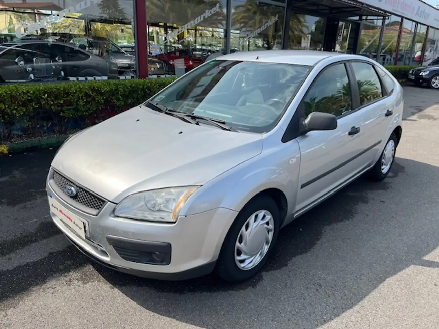 Ford Focus 1.6TDCI Trend Gris - 1