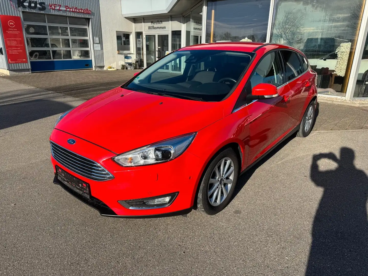 Ford Focus 2.0 150 PS Titanium"KD-NEU"TÜV-NEU"GARANTI Rot - 1