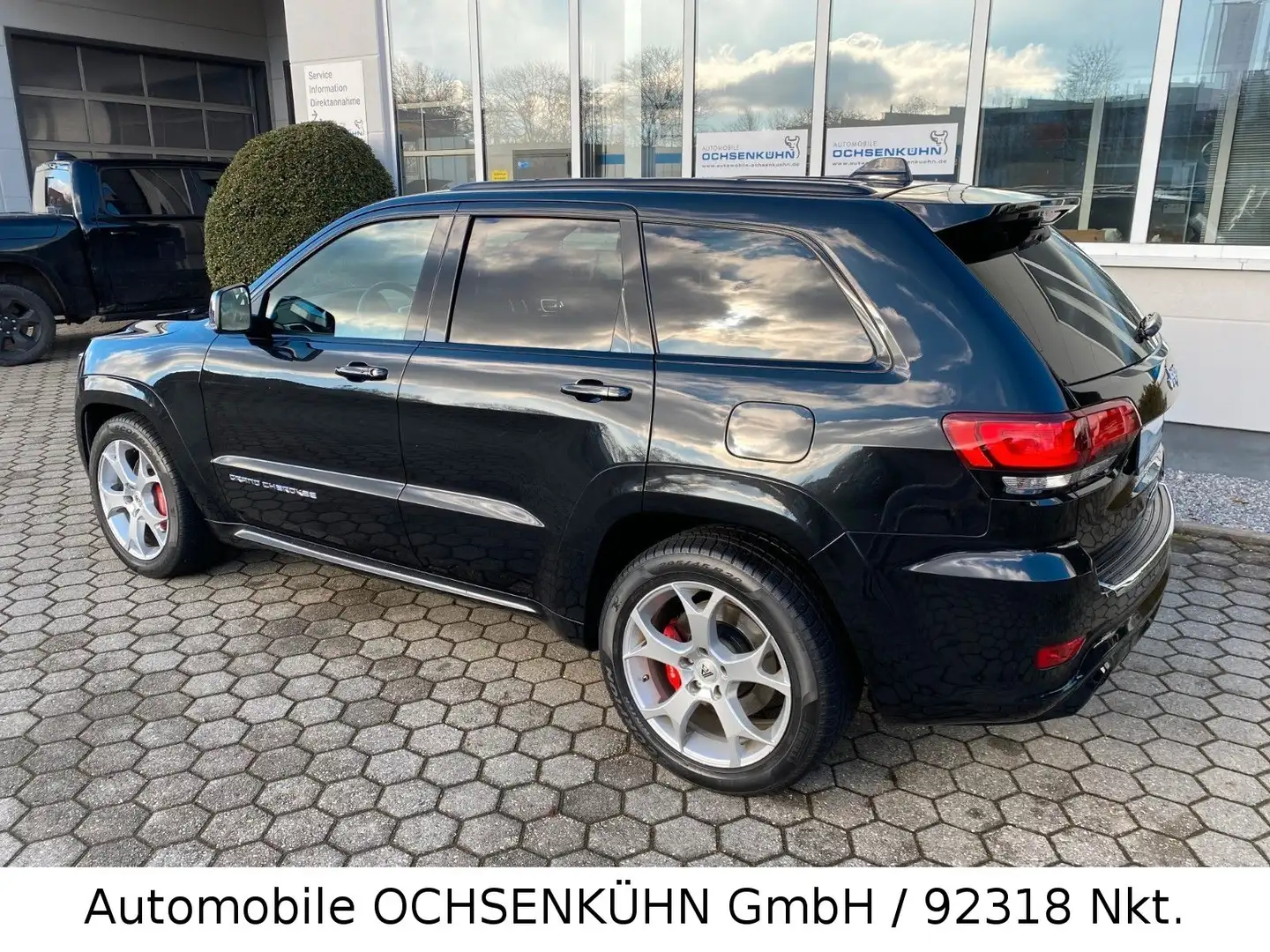 Jeep Grand Cherokee 6.4l SRT8 / 8-Gang-AT Schwarz - 2