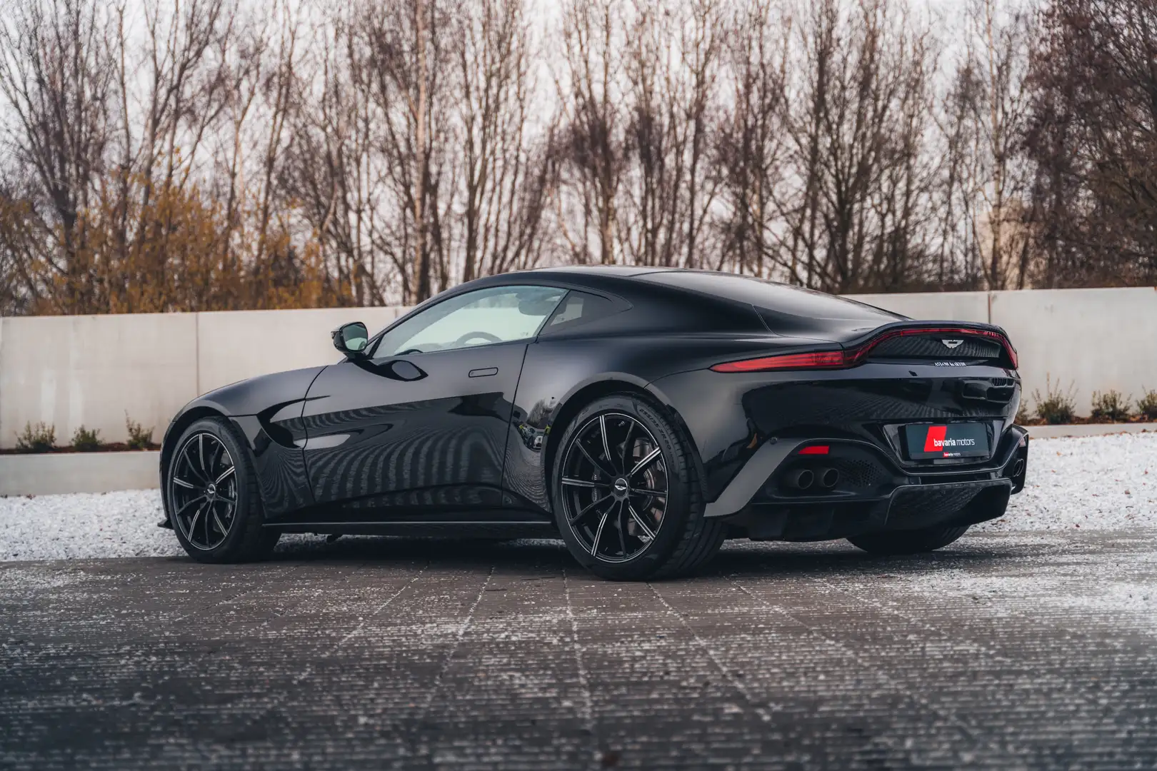 Aston Martin V8 Vantage / Onyx Black / Black Pack Noir - 2