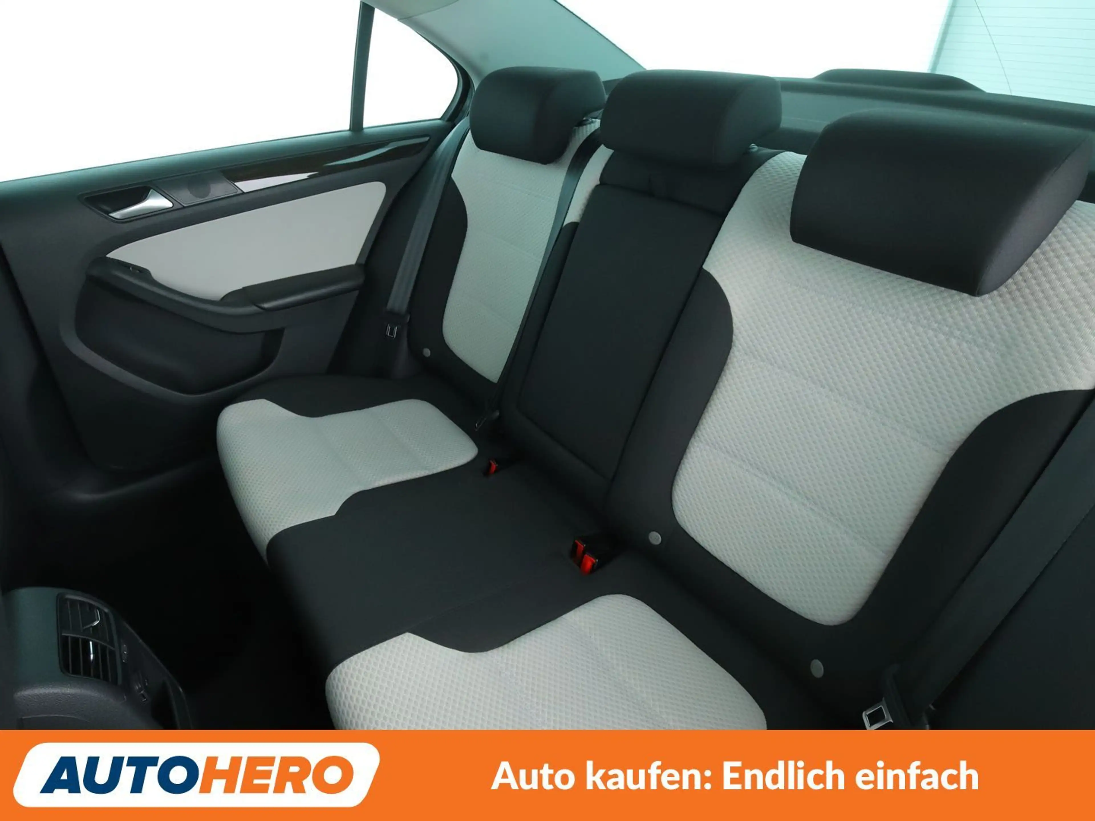 Volkswagen Jetta 2.0 TDI BlueMotion*NAVI*CAM*TEMPO*SHZ* — photo 14