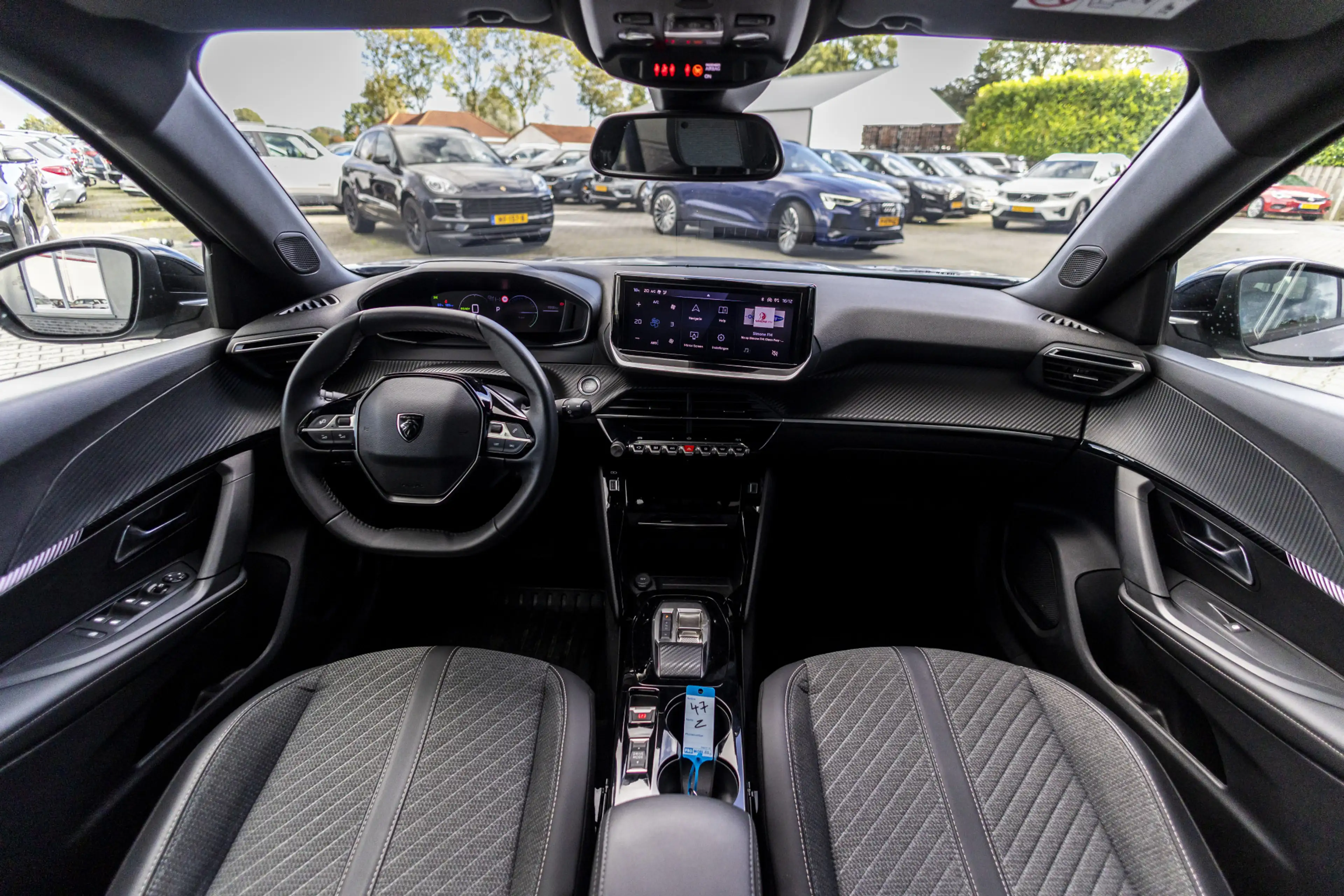 Peugeot e-2008 EV Active Pack 50 kWh | ACC | Carplay | Camera — photo 6