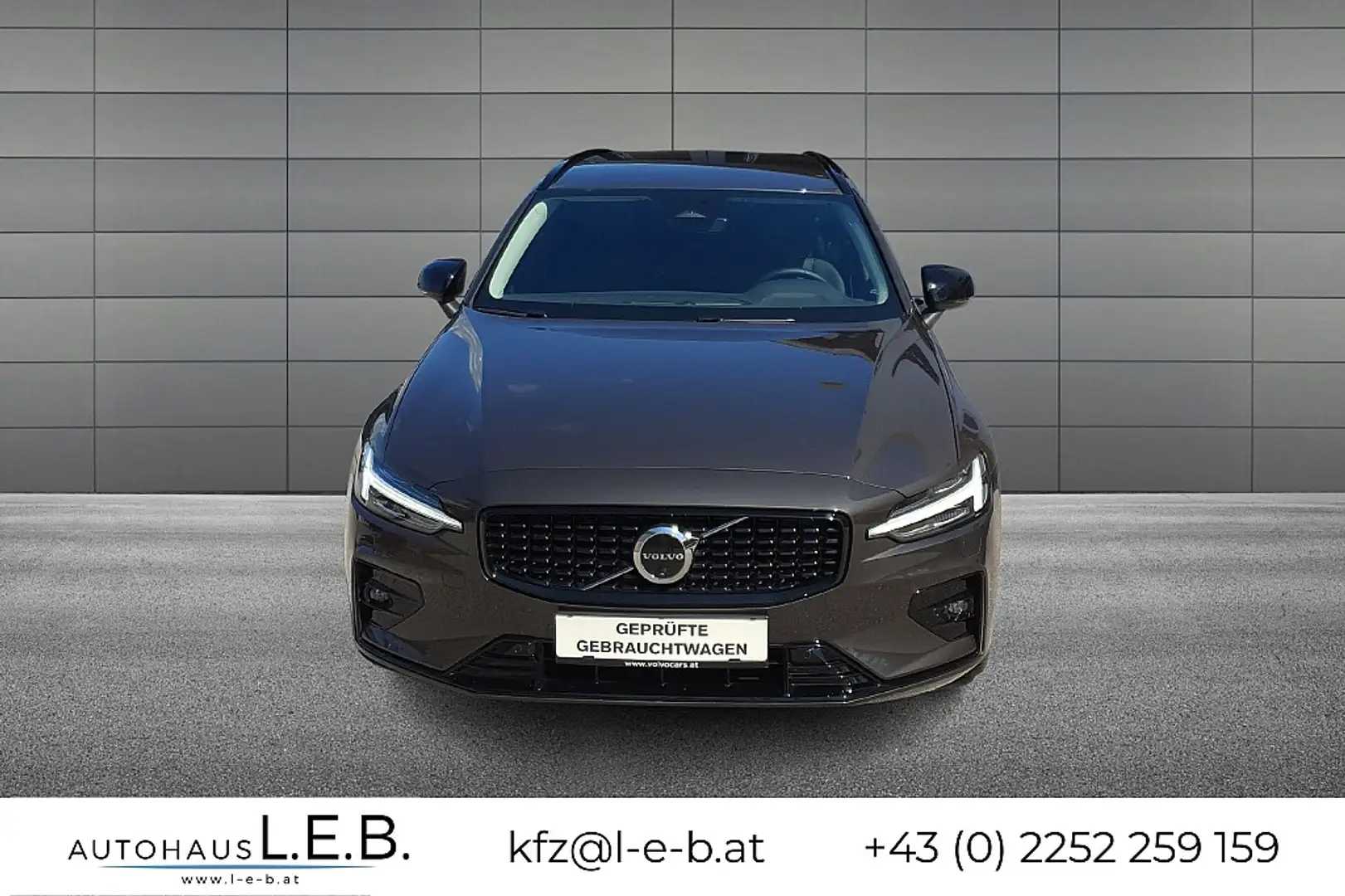 Volvo V60 B4 (P) Plus Dark Geartronic Grau - 2