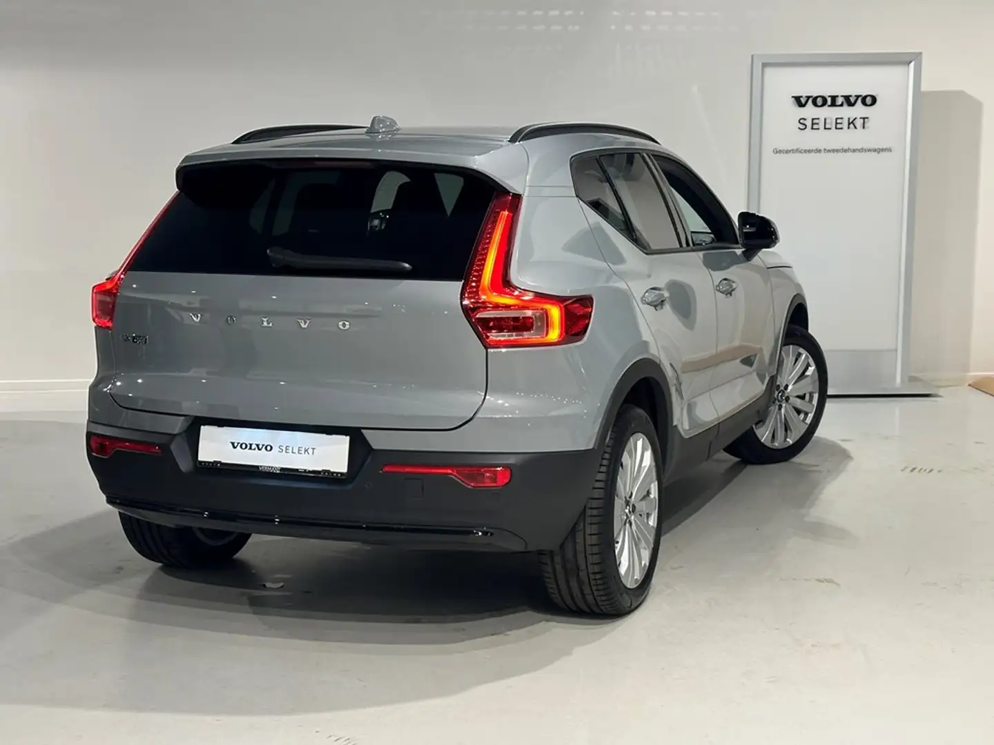 Volvo EX40 Recharge Extended range + electr trekhaak Grijs - 2