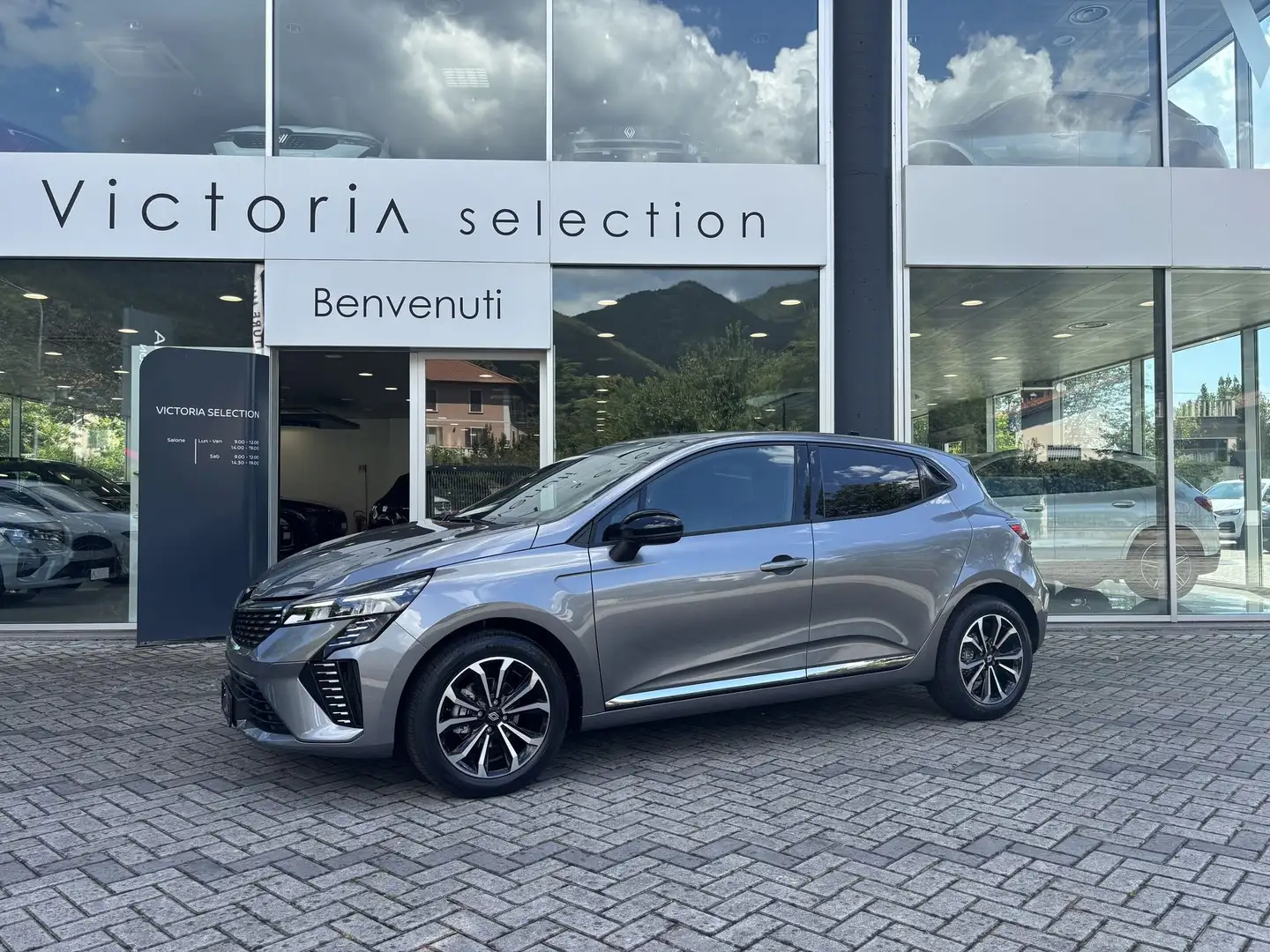Renault Clio ECO-GPL 100 CV TECHNO KM0 C.MANUALE NEOPATENTATI Gris - 1