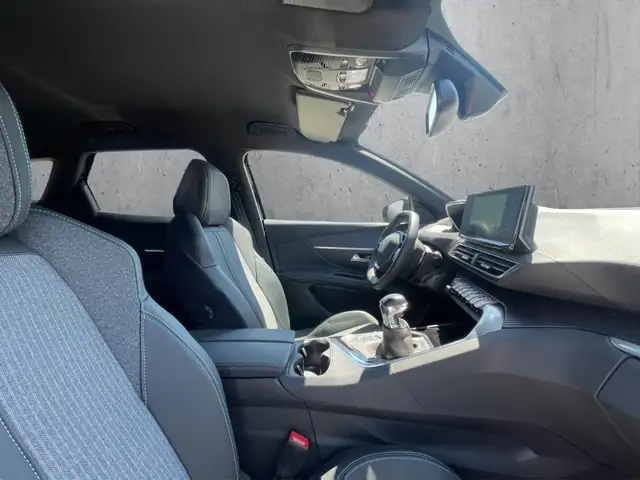 Peugeot 3008 view 13