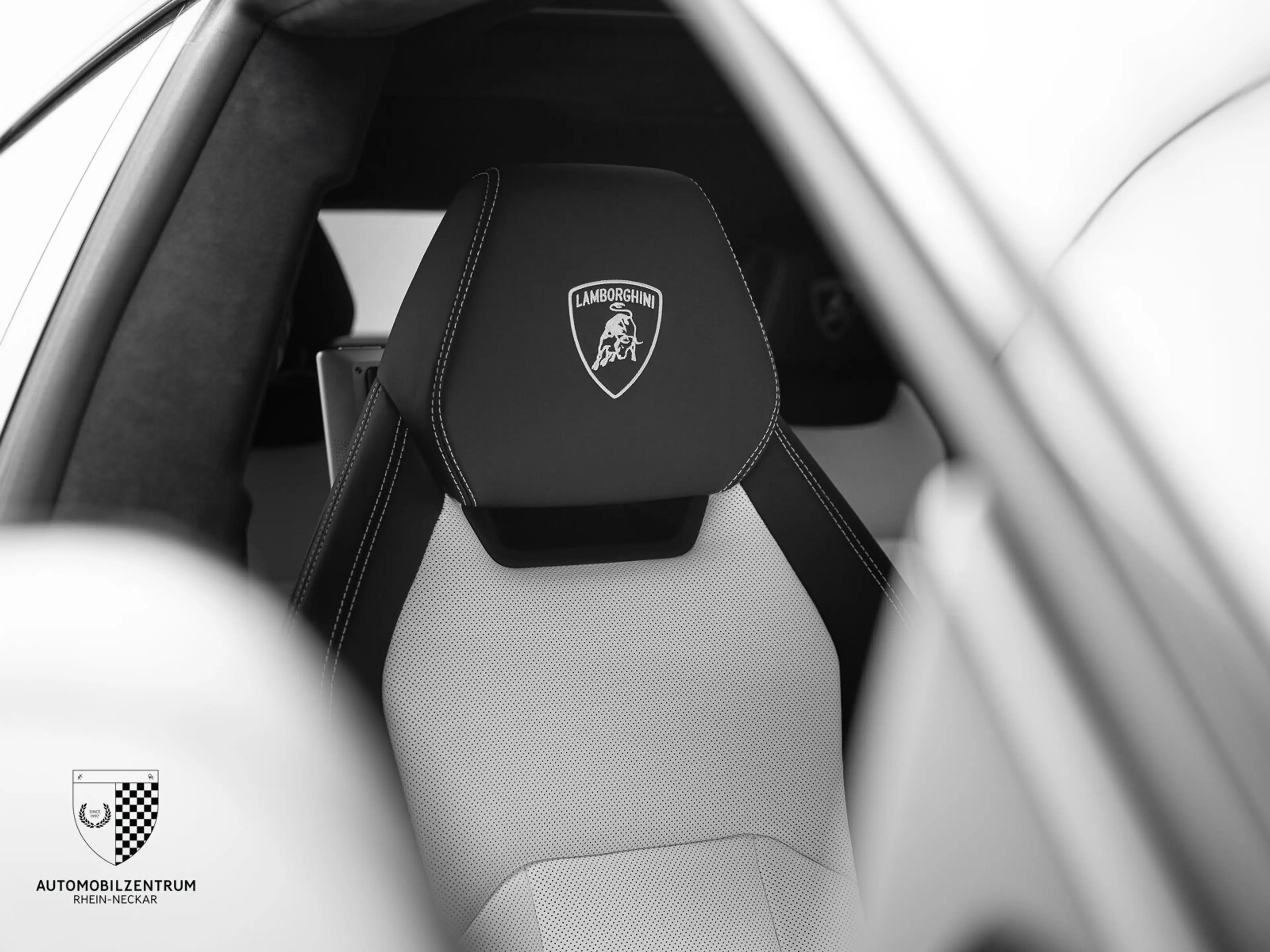 Lamborghini Urus Urus RearEntertainment/FullADAS/Style/Pano/B&O — photo 12