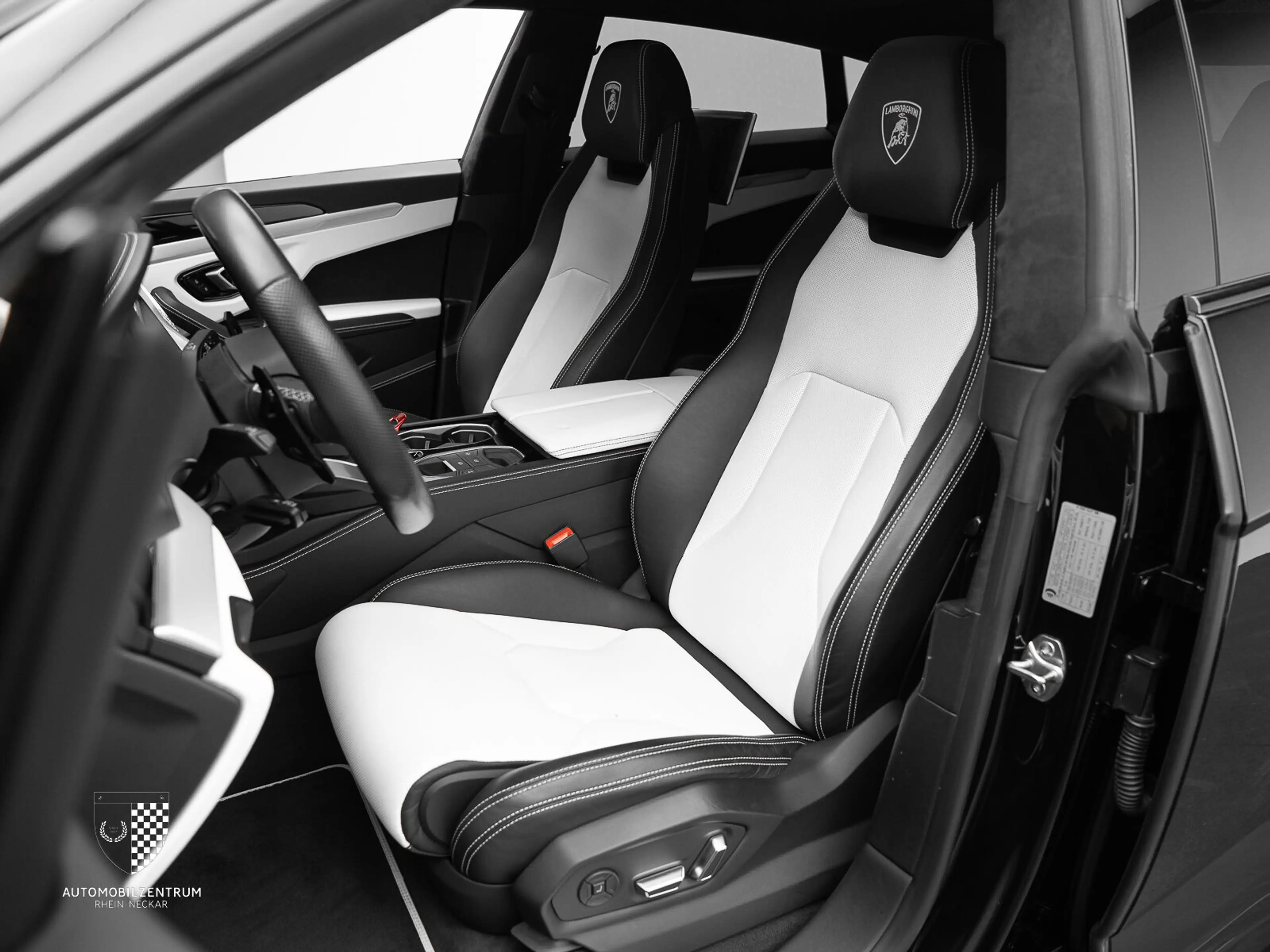 Lamborghini Urus Urus RearEntertainment/FullADAS/Style/Pano/B&O — photo 14