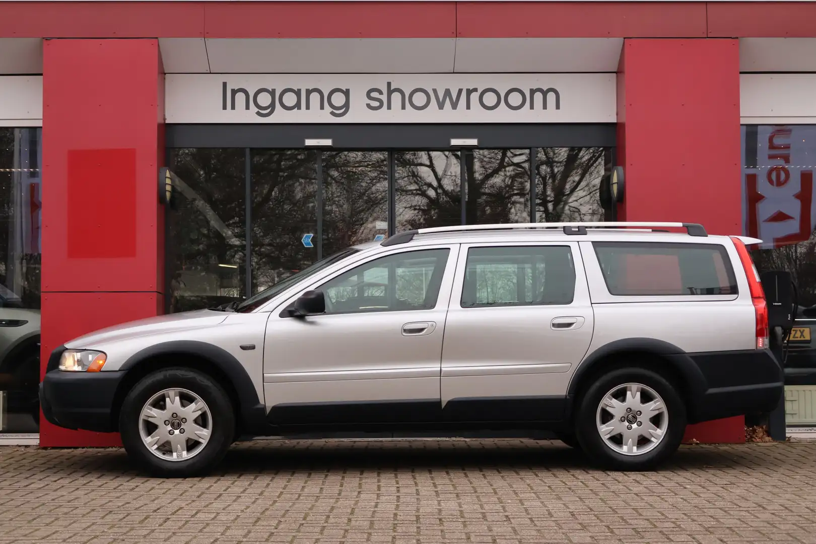 Volvo XC70 2.5 T Kinetic AWD | Youngtimer | Rijklaar | 5-Cili Grijs - 2