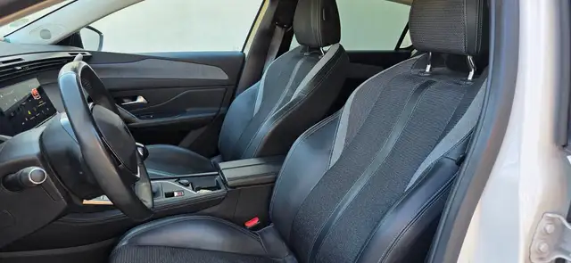 Peugeot 308 view 5
