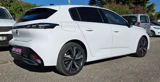 Peugeot 308 view 3