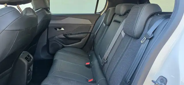 Peugeot 308 view 6