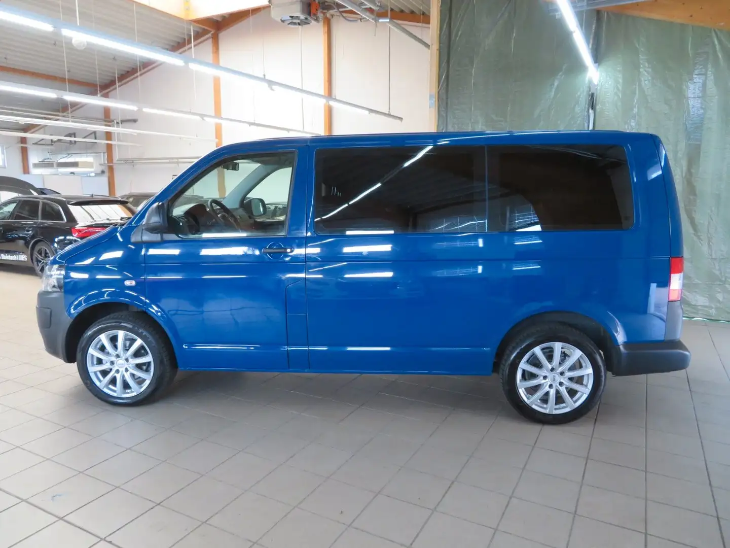 Volkswagen T5 Kombi 2.0 TDI *Klima*Kuppl. ZMS neu*E-Paket Modrá - 2