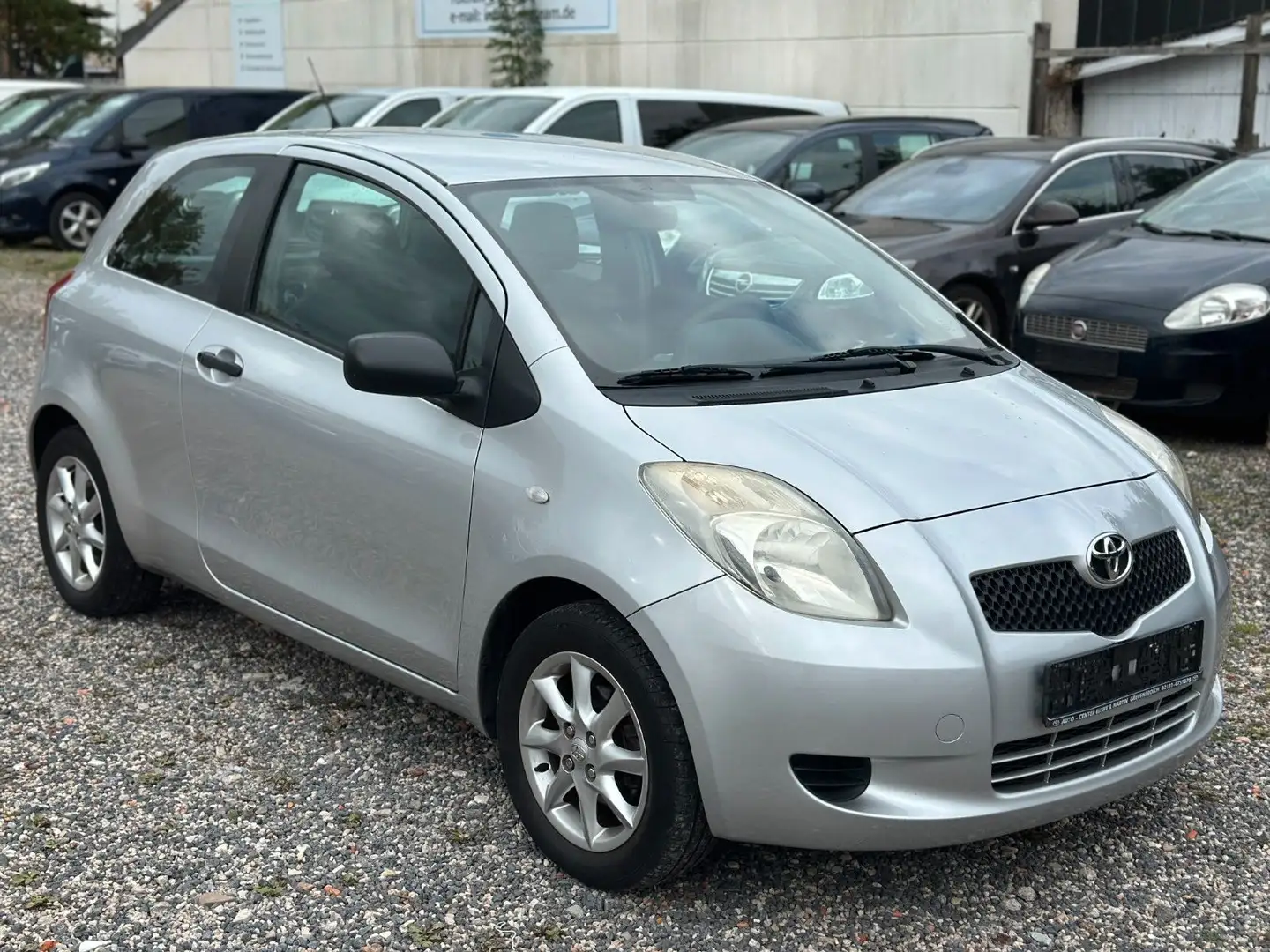 Toyota Yaris Luna TÜV NEU/8 FACH BEREIFT/ Argent - 1