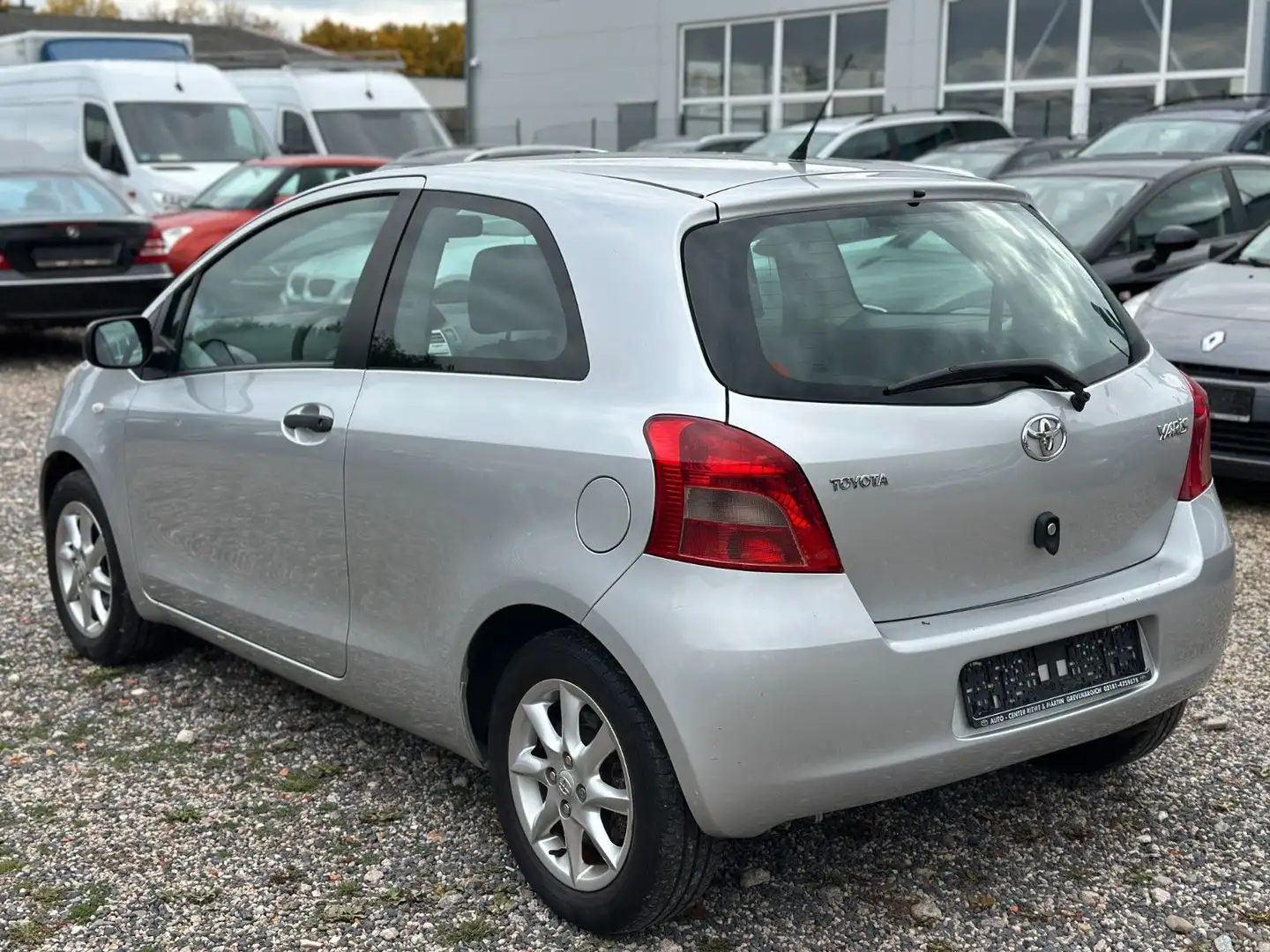 Toyota Yaris Luna TÜV NEU/8 FACH BEREIFT/ Argent - 2