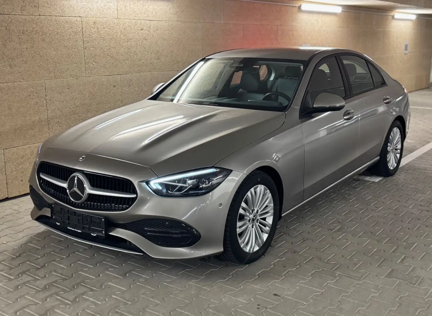 Mercedes-Benz C 200 d Lim. LED KAM TWA SPUR AFA MBUX LEDER Silber - 1