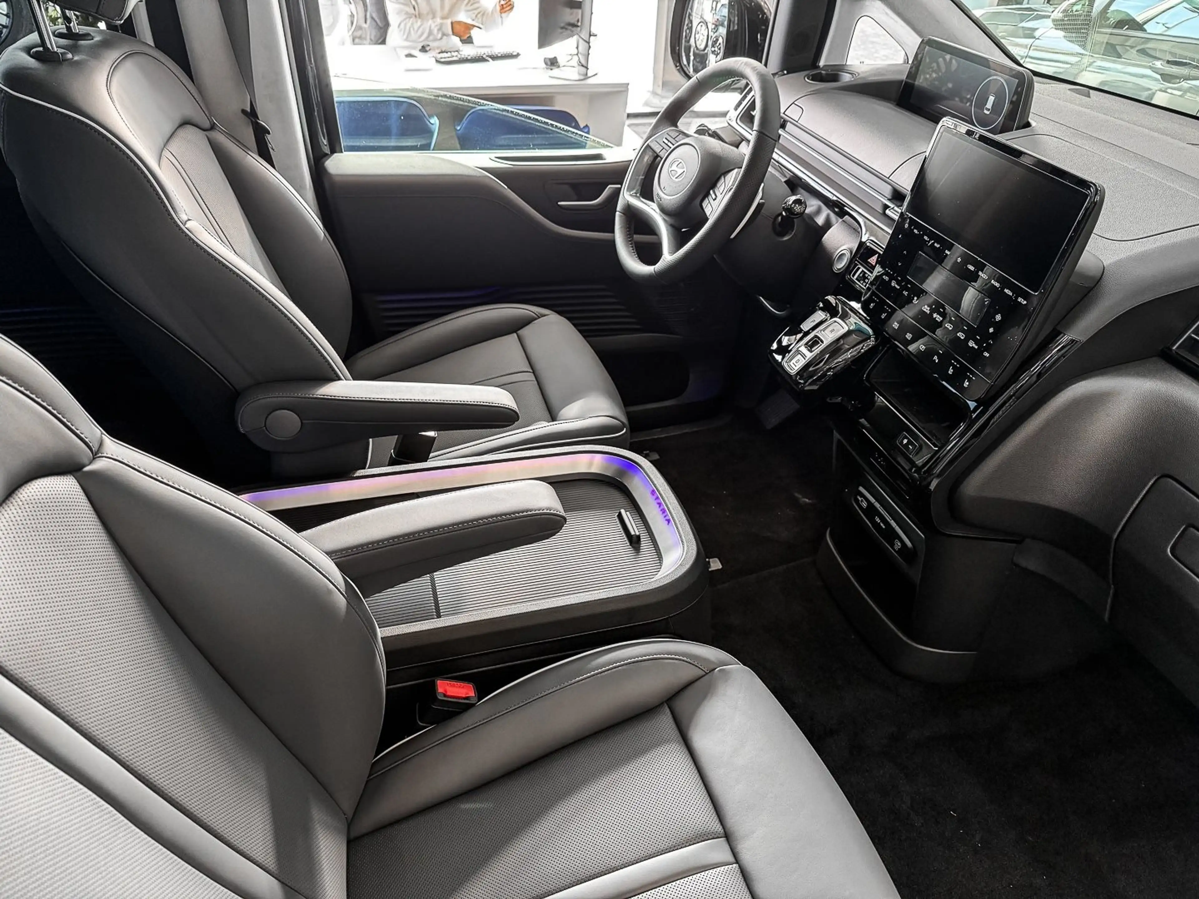 Hyundai STARIA Signature HEV 7-Sitzer,1.6 T-GDI 225PS,6-AT,PANO, — photo 5