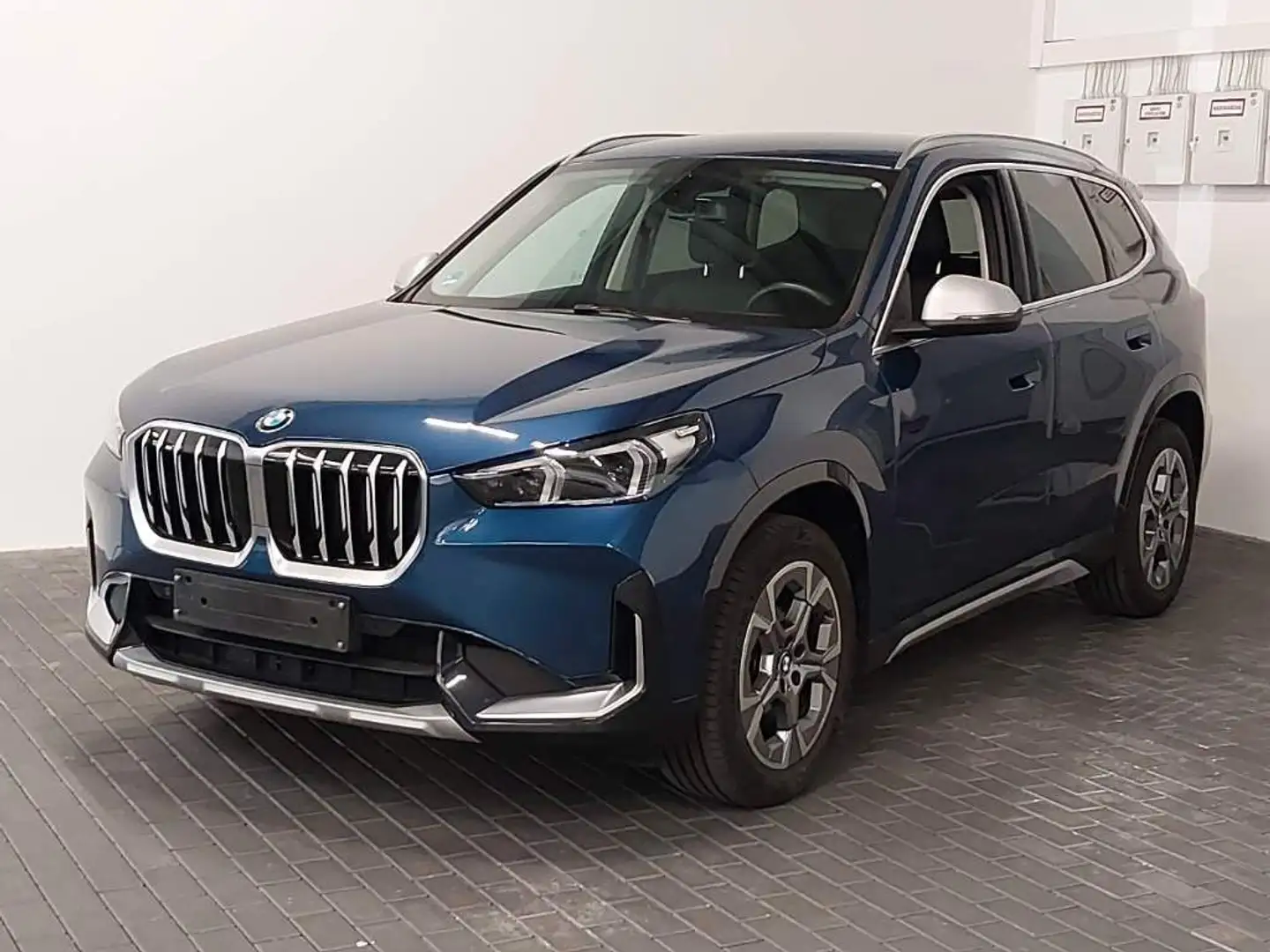 BMW X1 23d xDrive xLine ACC RFK SHZ AHK KZU Ad. LED Blau - 1