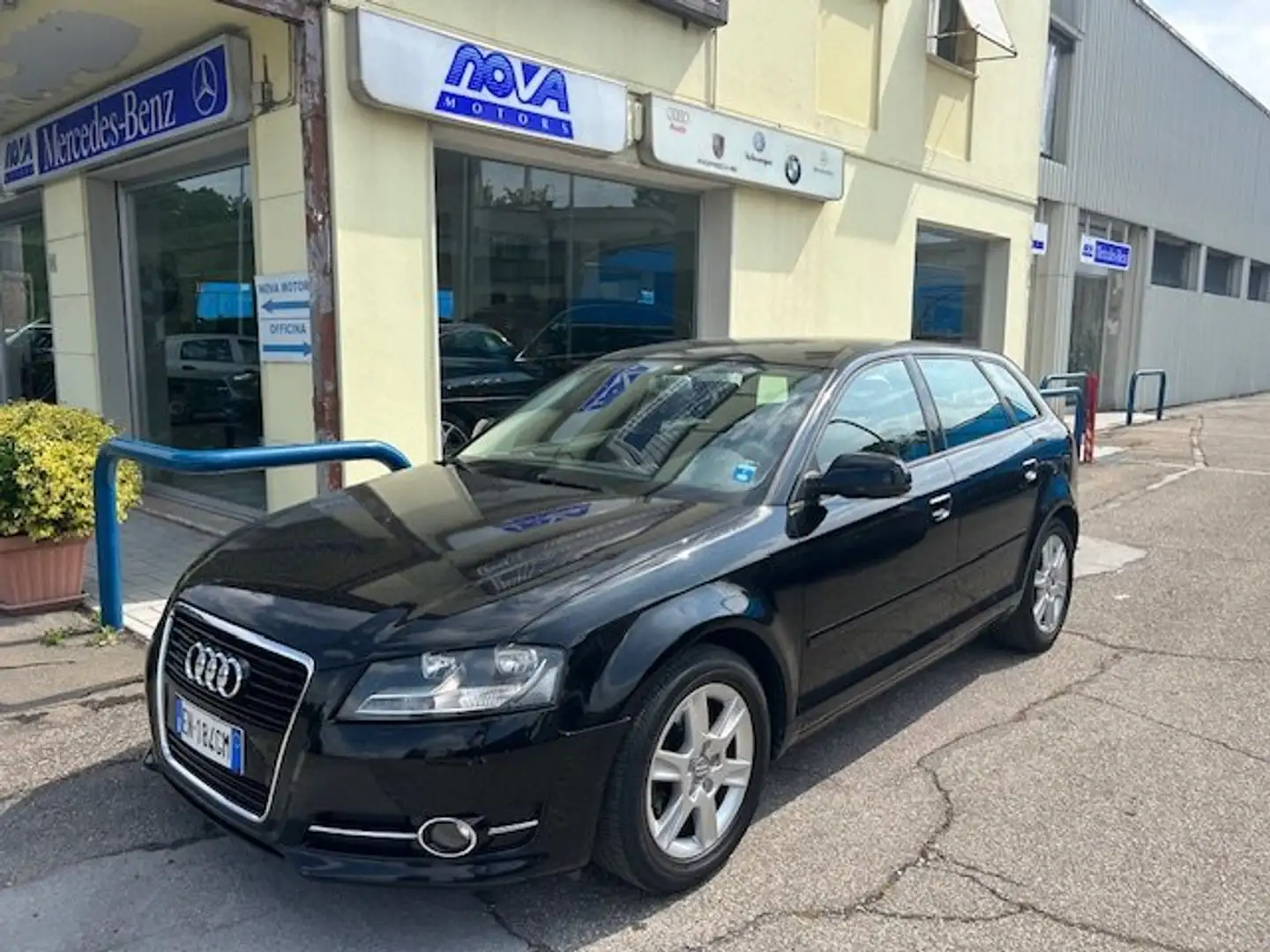 Audi A3 A3 Sportback 1.2 tfsi Attraction s-tronic Noir - 1