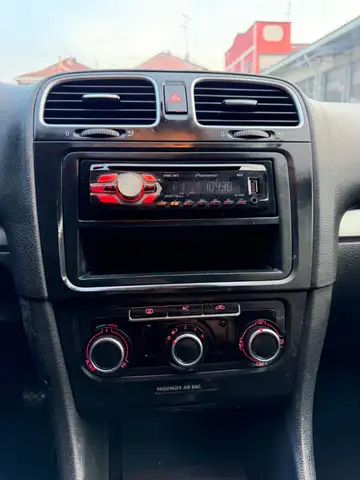 Volkswagen Golf view 8