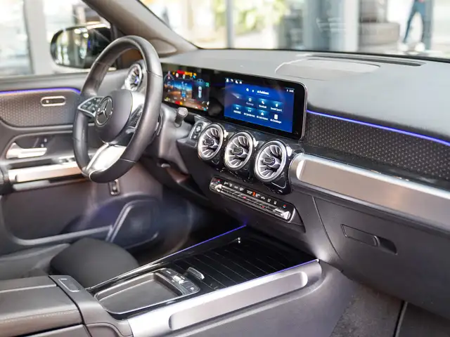 Mercedes-Benz GLB view 11