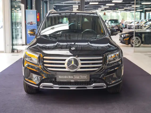 Mercedes-Benz GLB view 8
