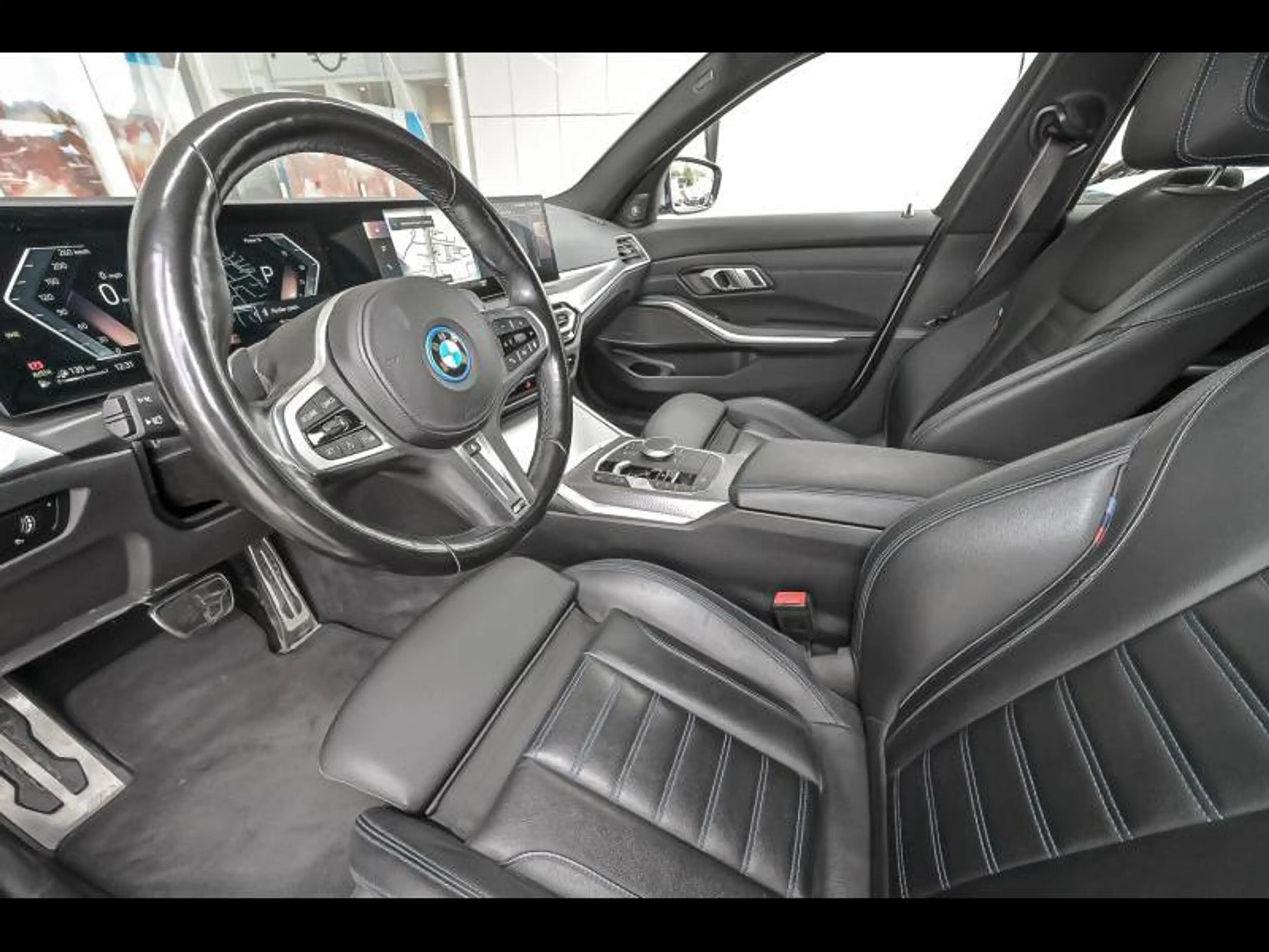 BMW 330 330e xDrive Touring M SPORTPAKKET PRO — photo 6