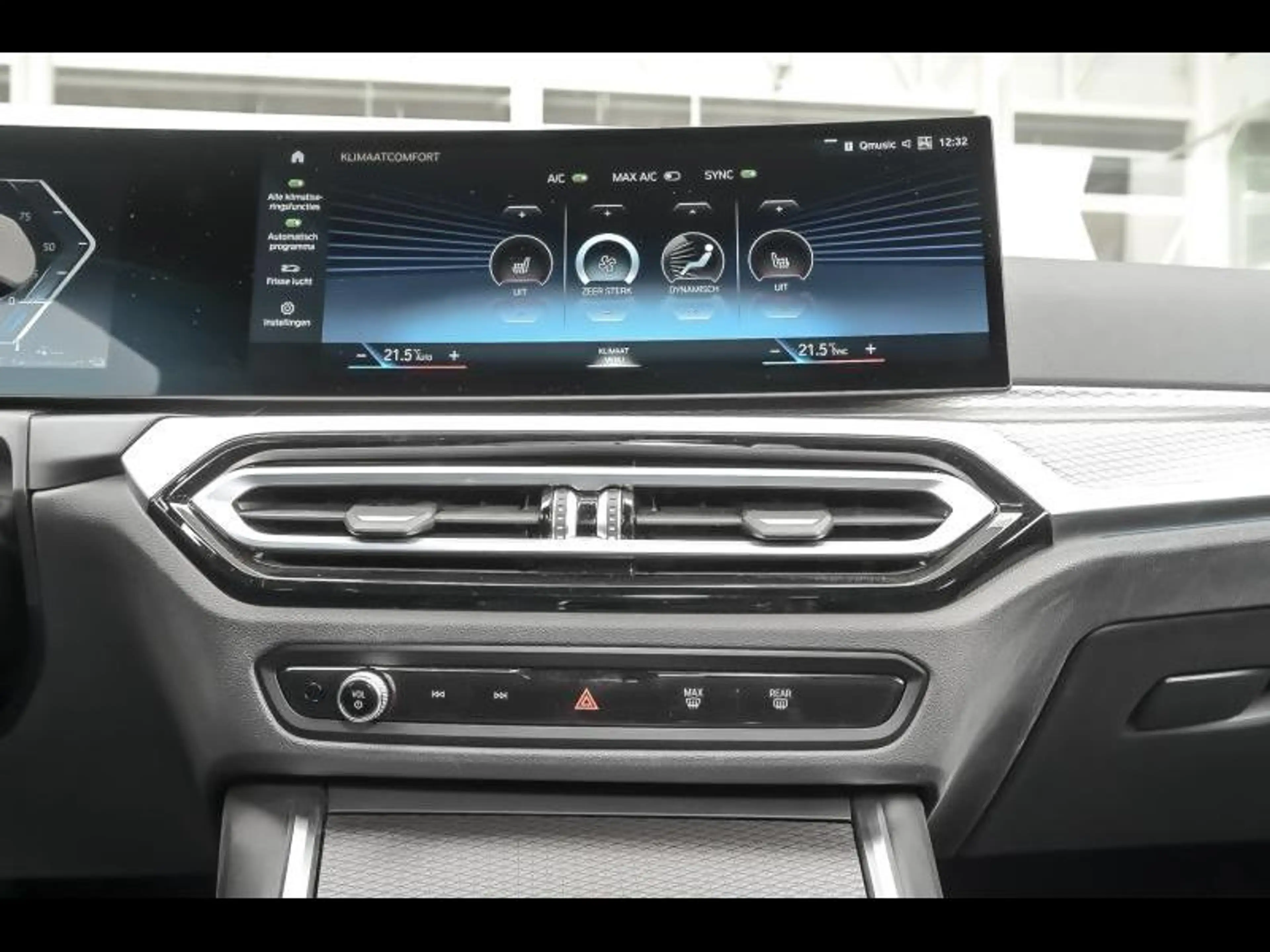 BMW 330 330e xDrive Touring M SPORTPAKKET PRO — photo 12