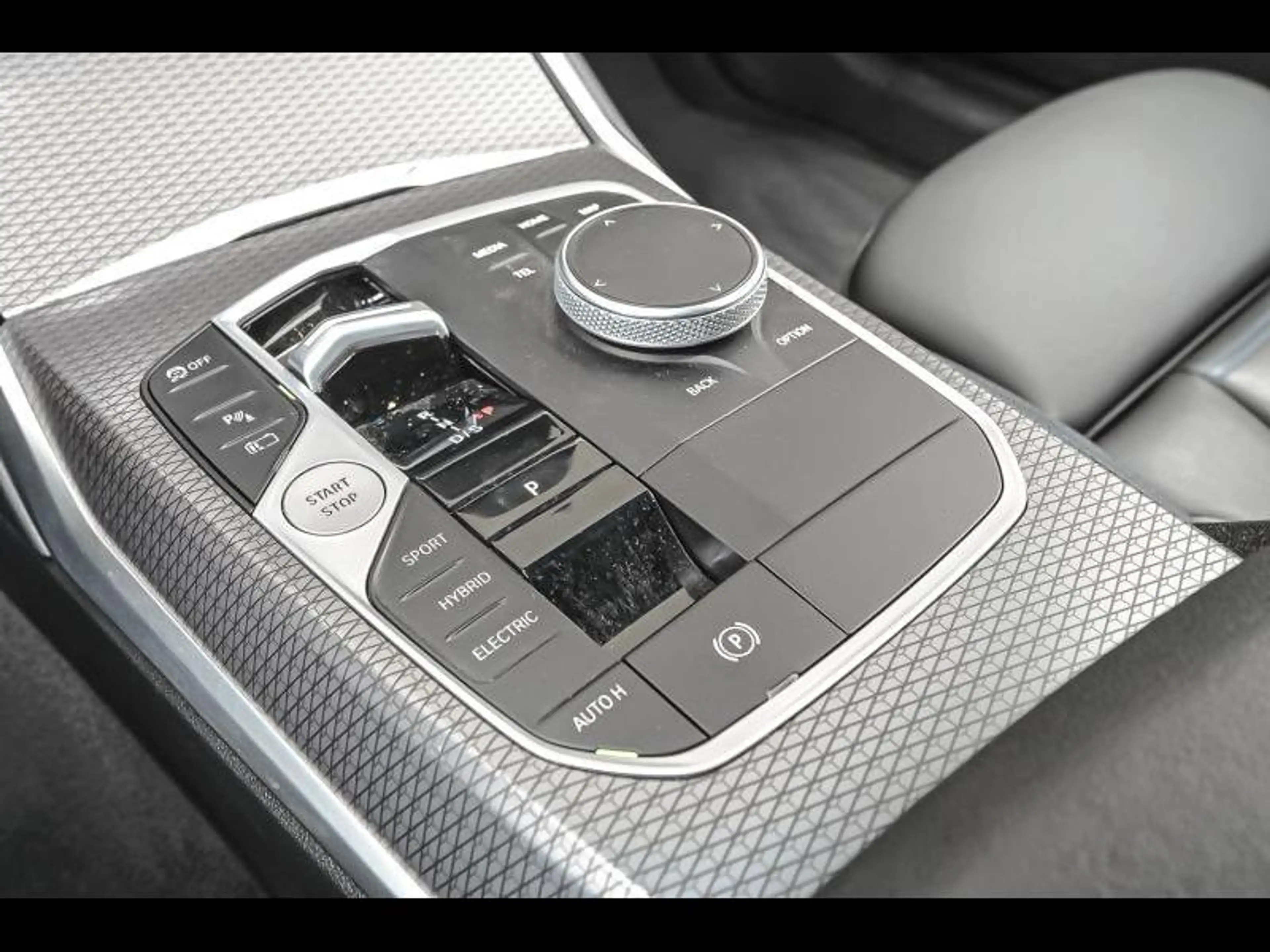BMW 330 330e xDrive Touring M SPORTPAKKET PRO — photo 11