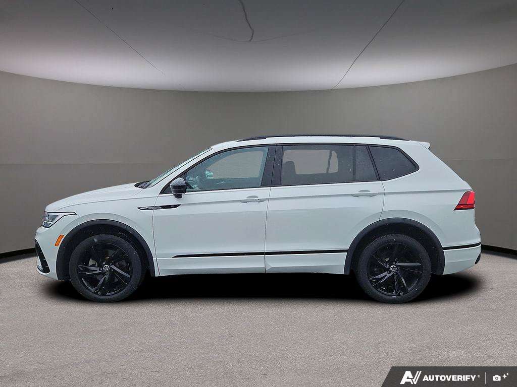 2023 Volkswagen Tiguan Comfortline R-Line Black Edition | Locally Owned! — снимка 1