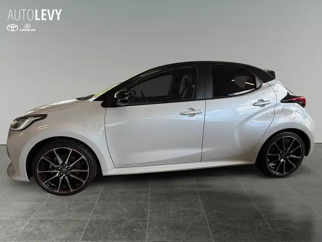 Toyota Yaris view 3