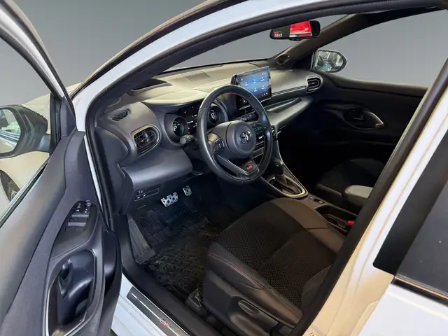 Toyota Yaris view 10