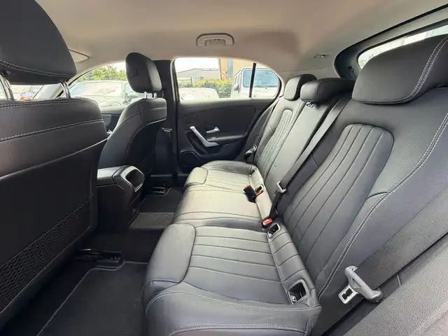Mercedes-Benz 250 view 10