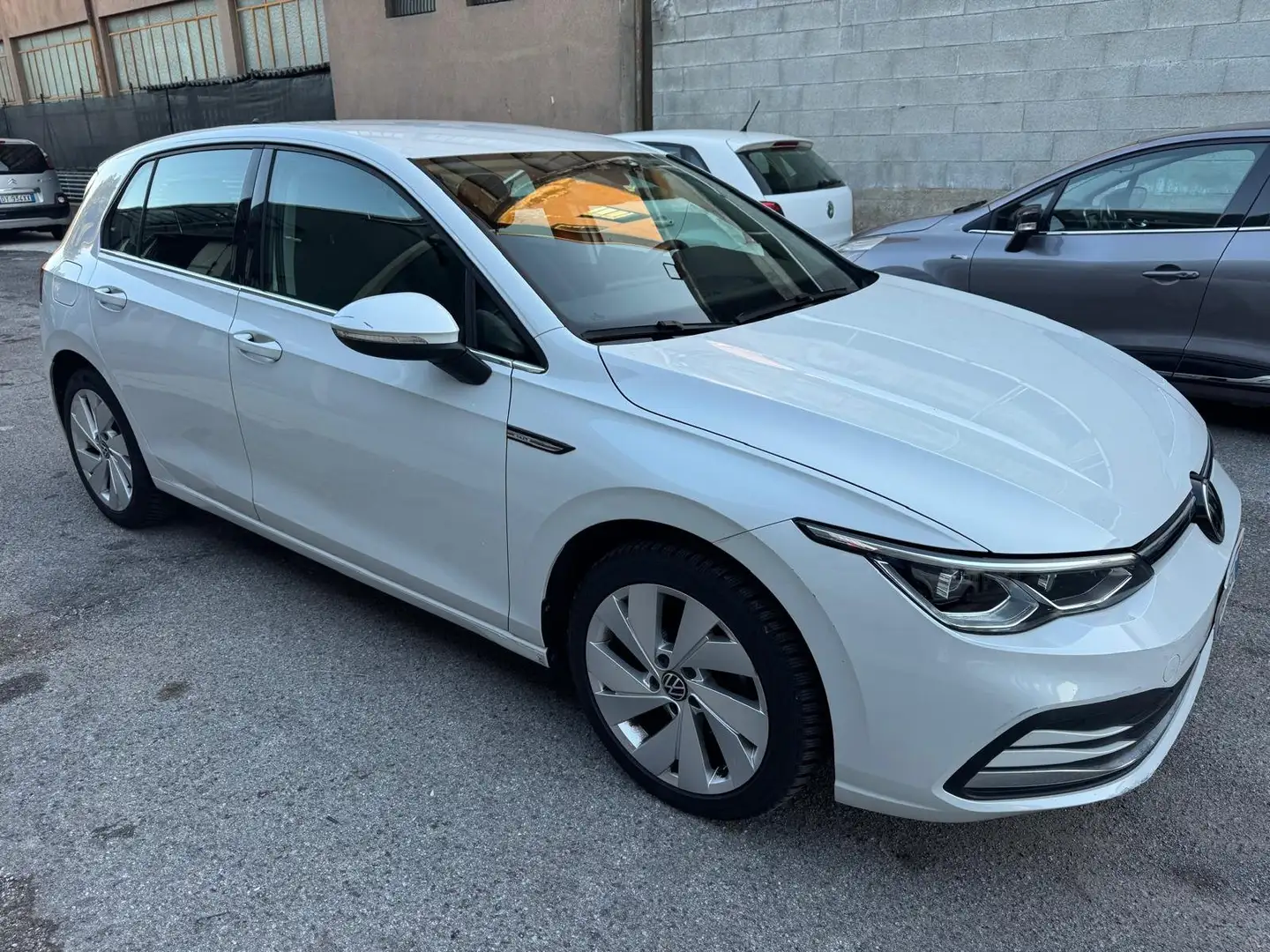 Volkswagen Golf 1.5 etsi Evo Life 150CV DSG EURO6*CERCHI*NAVI Wit - 1