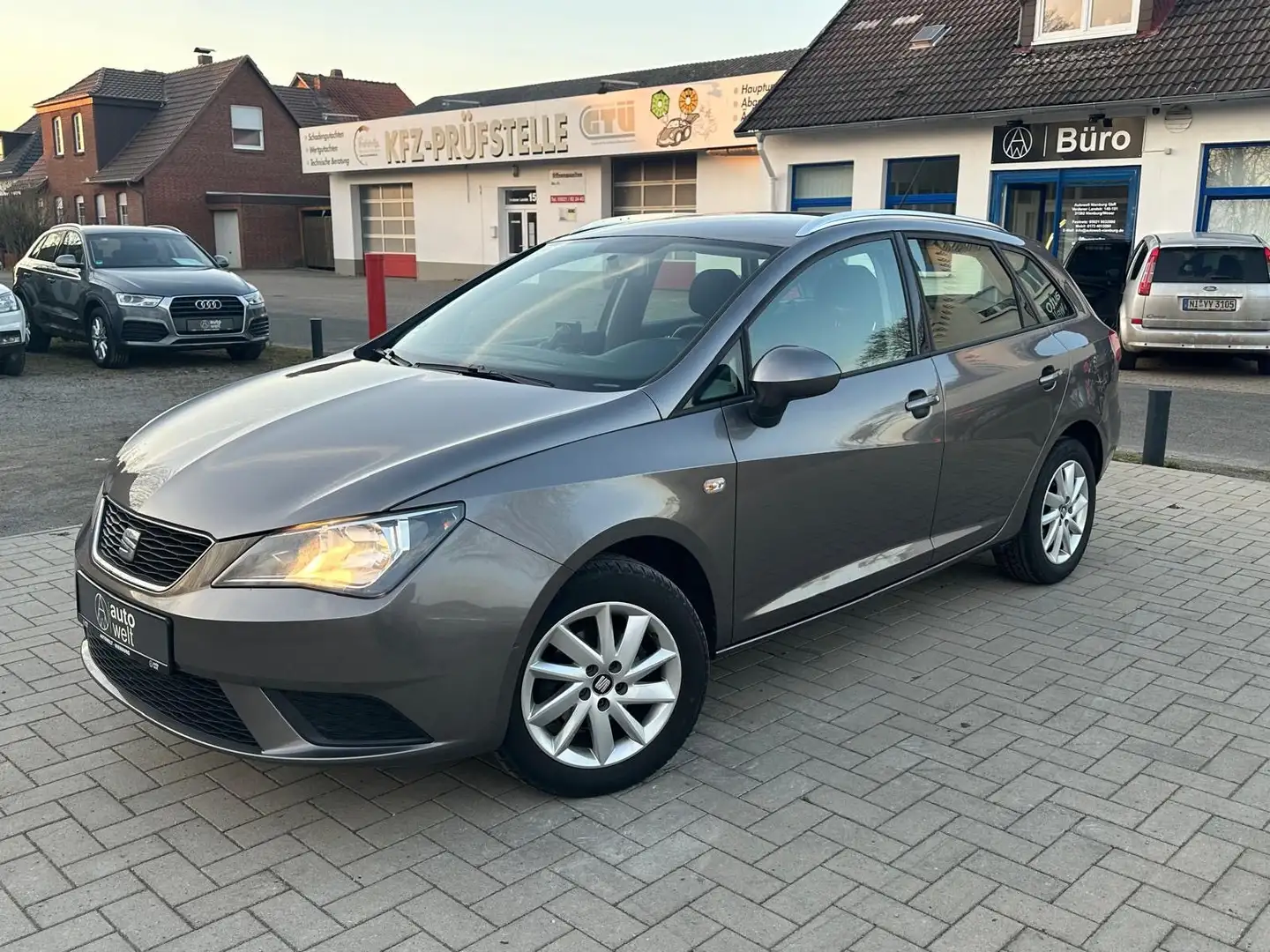 SEAT Ibiza ST 1,4+TÜV neu+Navi+Tempomat+Allwetter. Gris - 1
