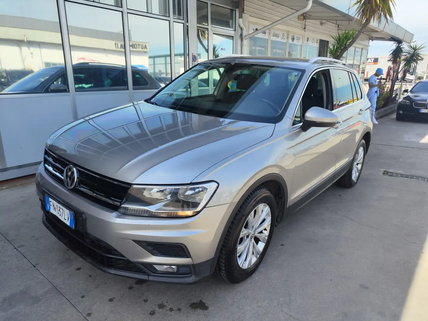 Volkswagen Tiguan 1.6 TDI Style BlueMotion Technology Gris - 1