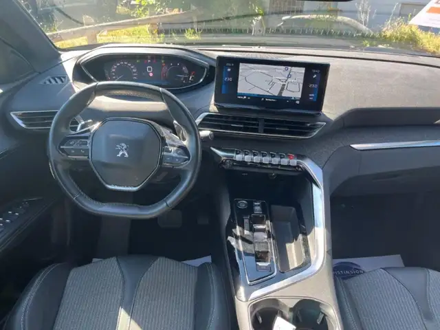 Peugeot 3008 view 3