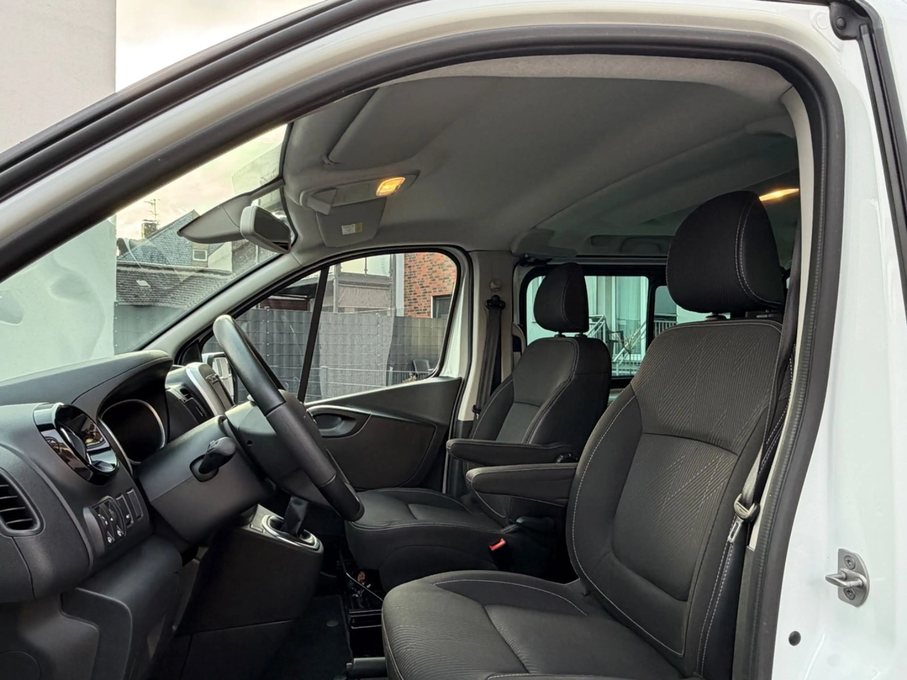 Nissan NV300 L2H1*PREMIUM*42Tkm-Original*1-Hand*8xSitze — photo 13