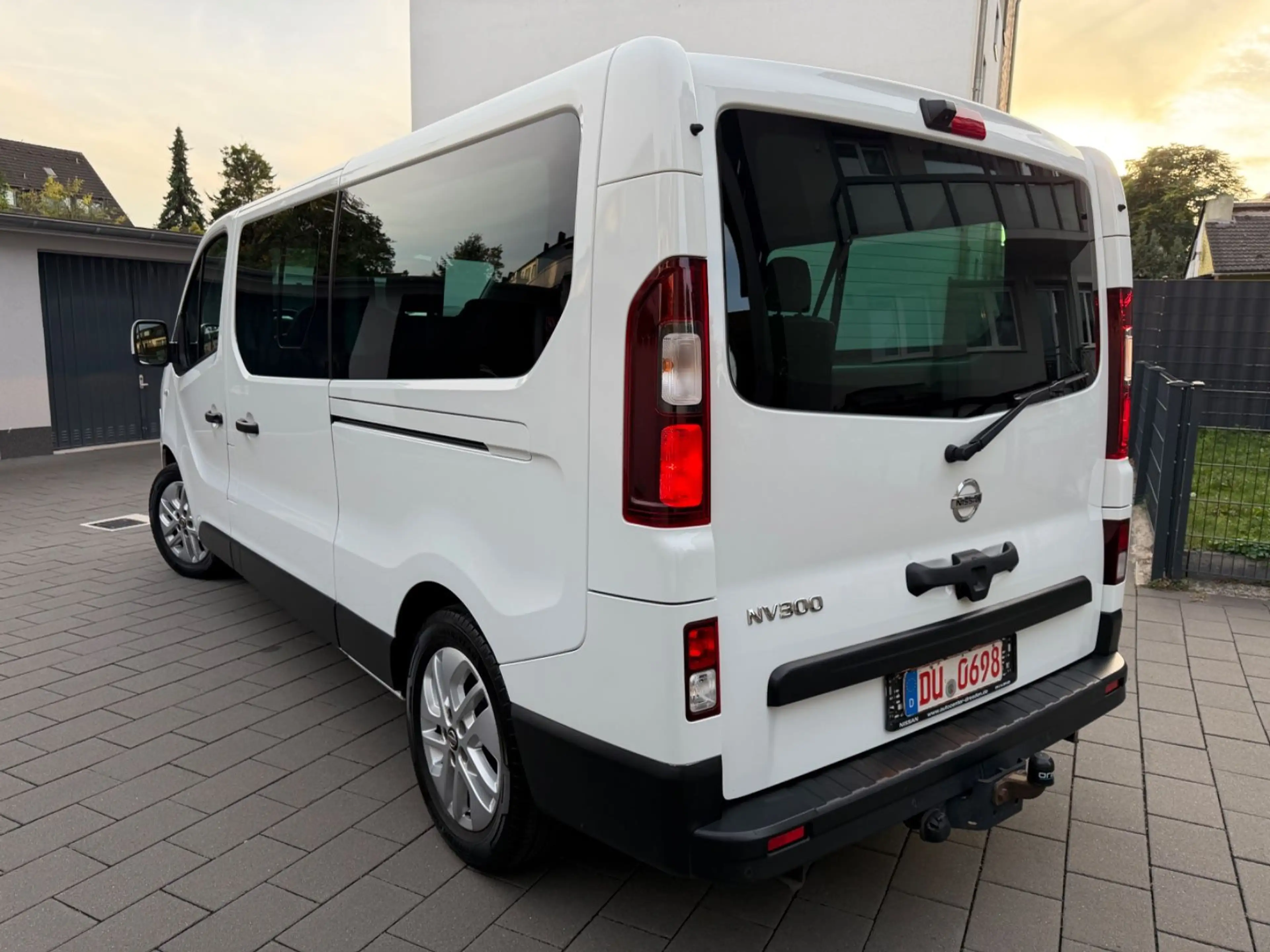 Nissan NV300 L2H1*PREMIUM*42Tkm-Original*1-Hand*8xSitze — photo 4