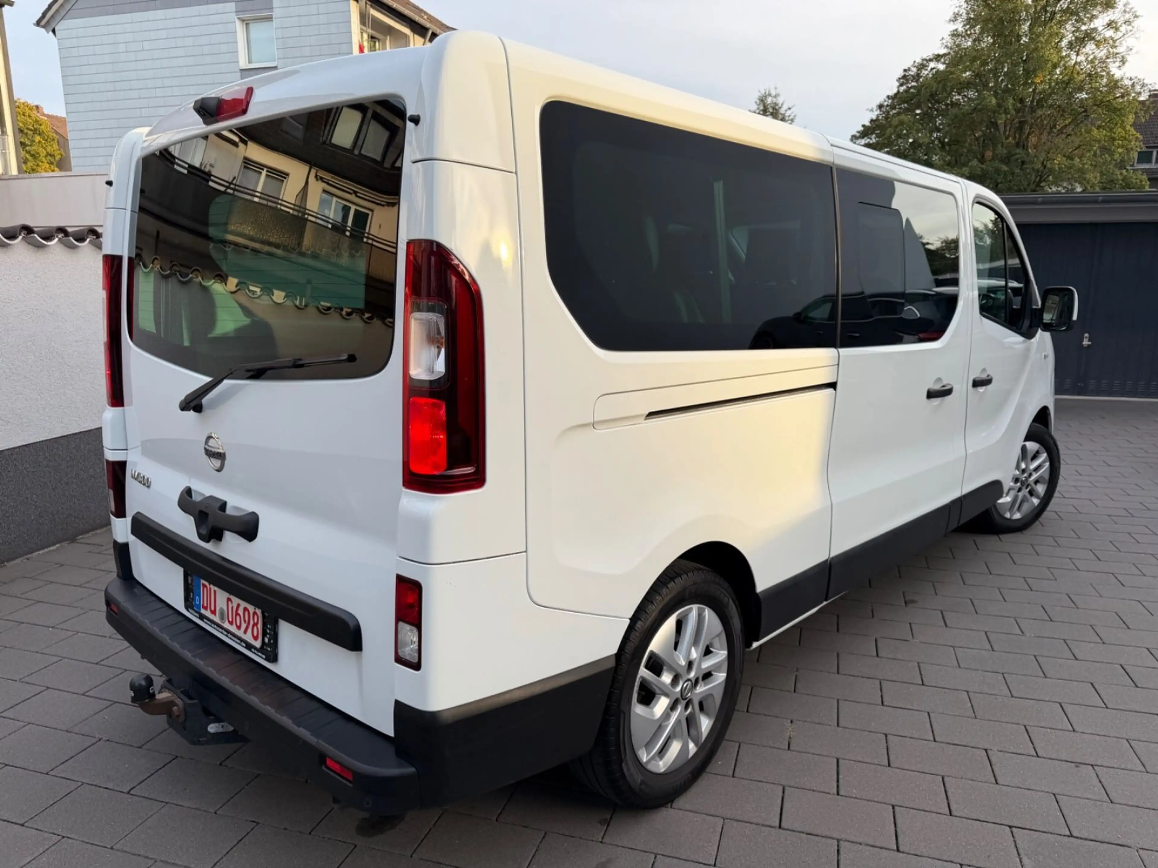 Nissan NV300 L2H1*PREMIUM*42Tkm-Original*1-Hand*8xSitze — photo 2