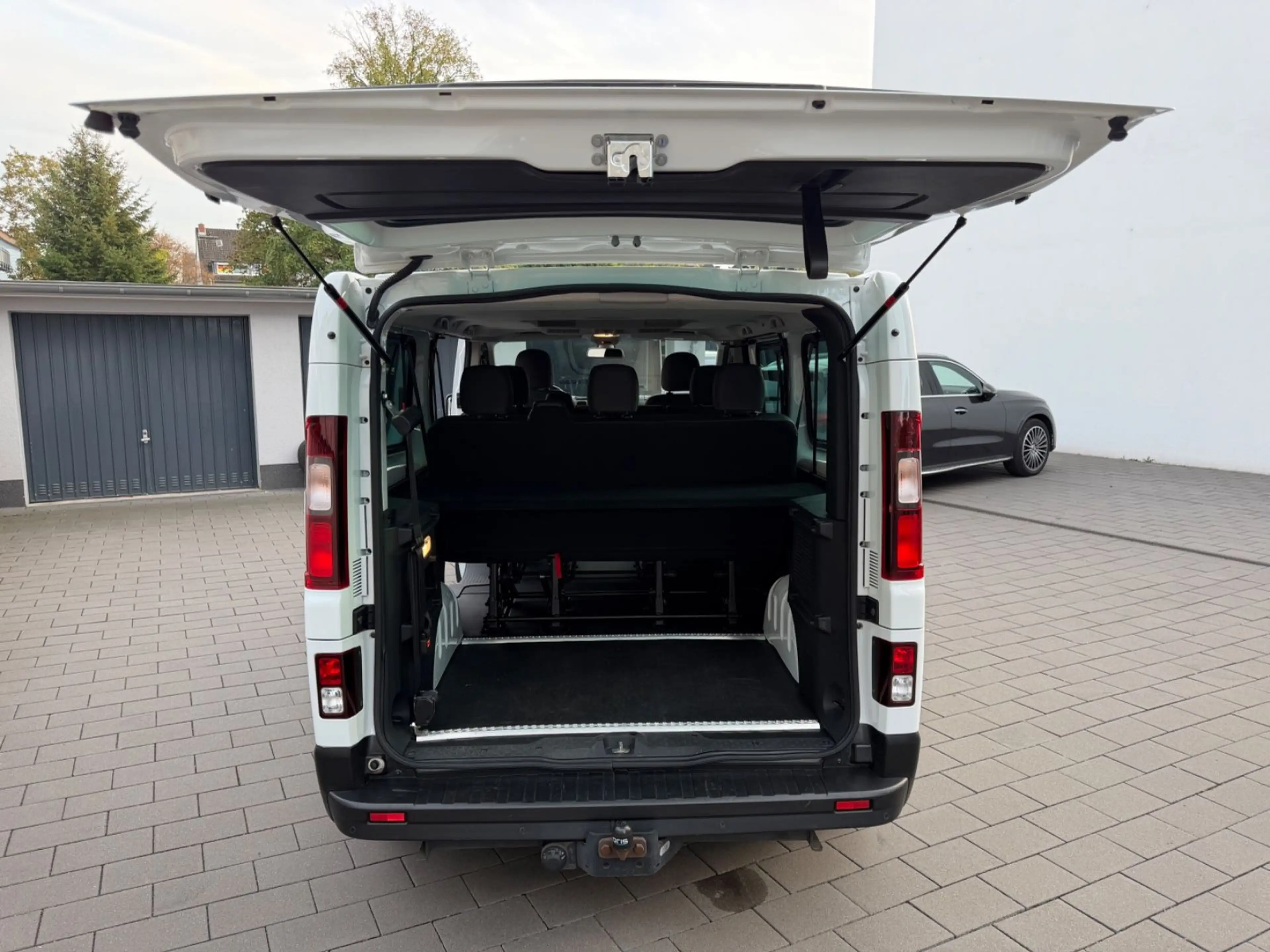 Nissan NV300 L2H1*PREMIUM*42Tkm-Original*1-Hand*8xSitze — photo 10