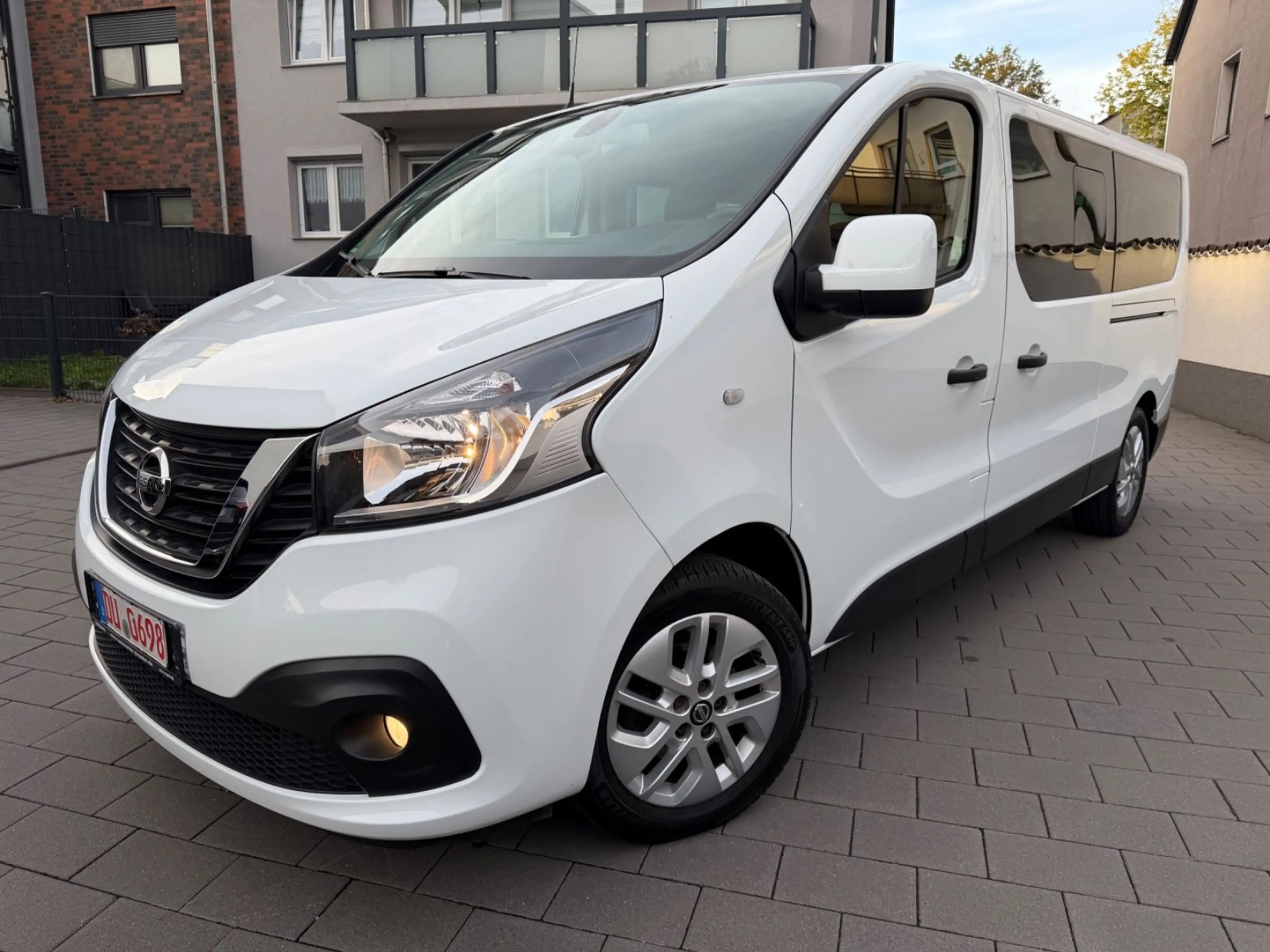 Nissan NV300 L2H1*PREMIUM*42Tkm-Original*1-Hand*8xSitze