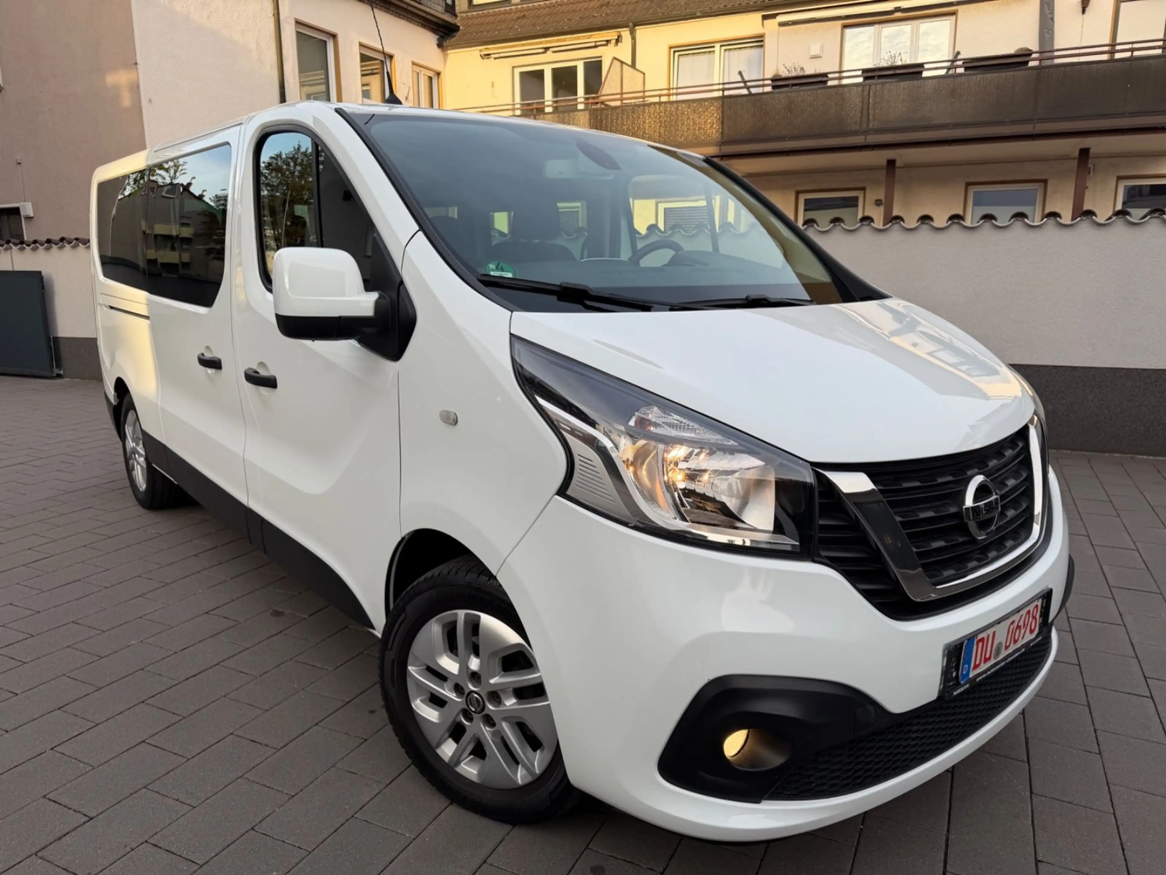 Nissan NV300 L2H1*PREMIUM*42Tkm-Original*1-Hand*8xSitze — photo 3