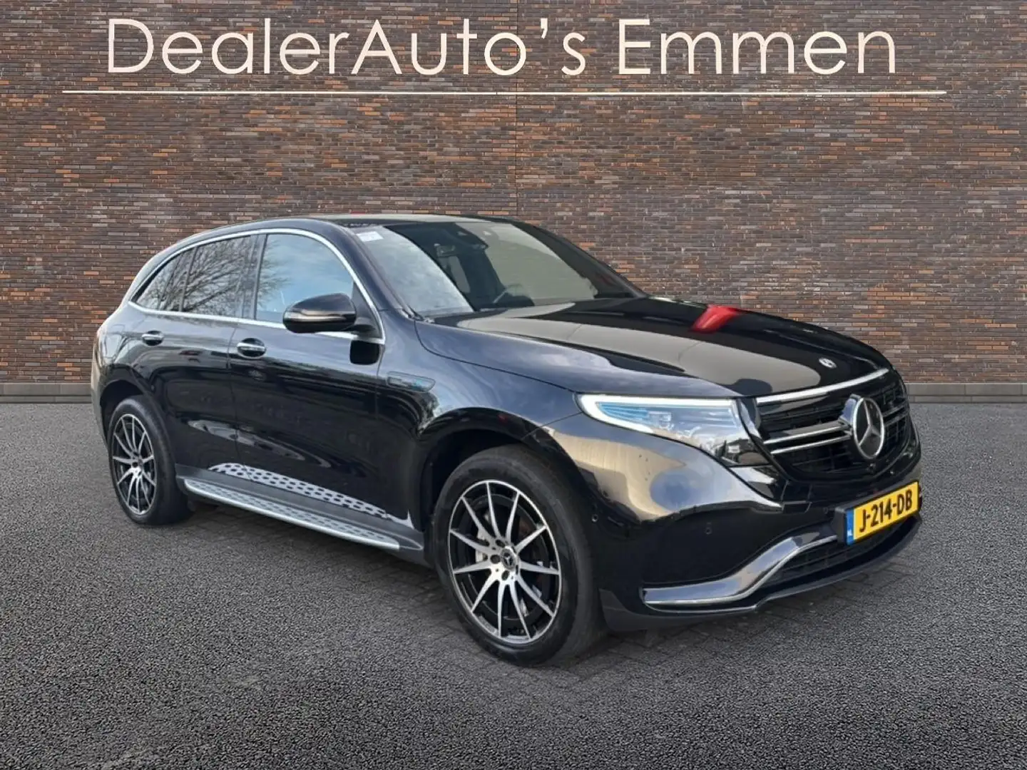 Mercedes-Benz EQC 400 4MATIC AMG 80 kWh ECC LED NAVI Noir - 1