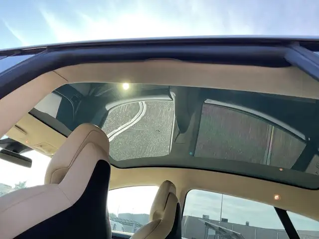 Tesla Model S view 11