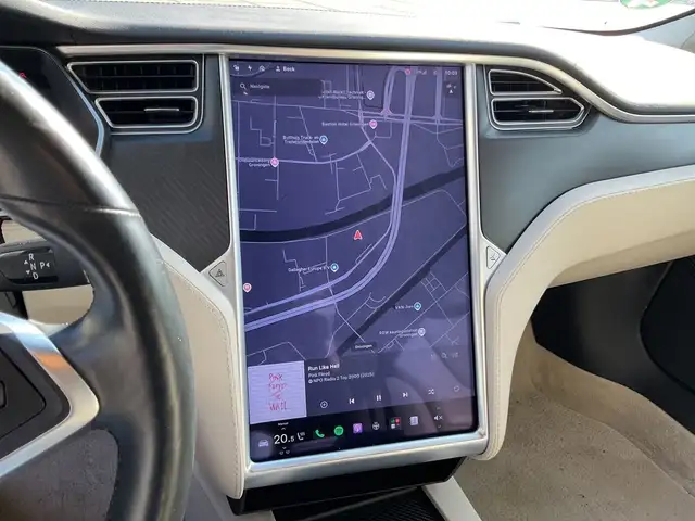 Tesla Model S view 10